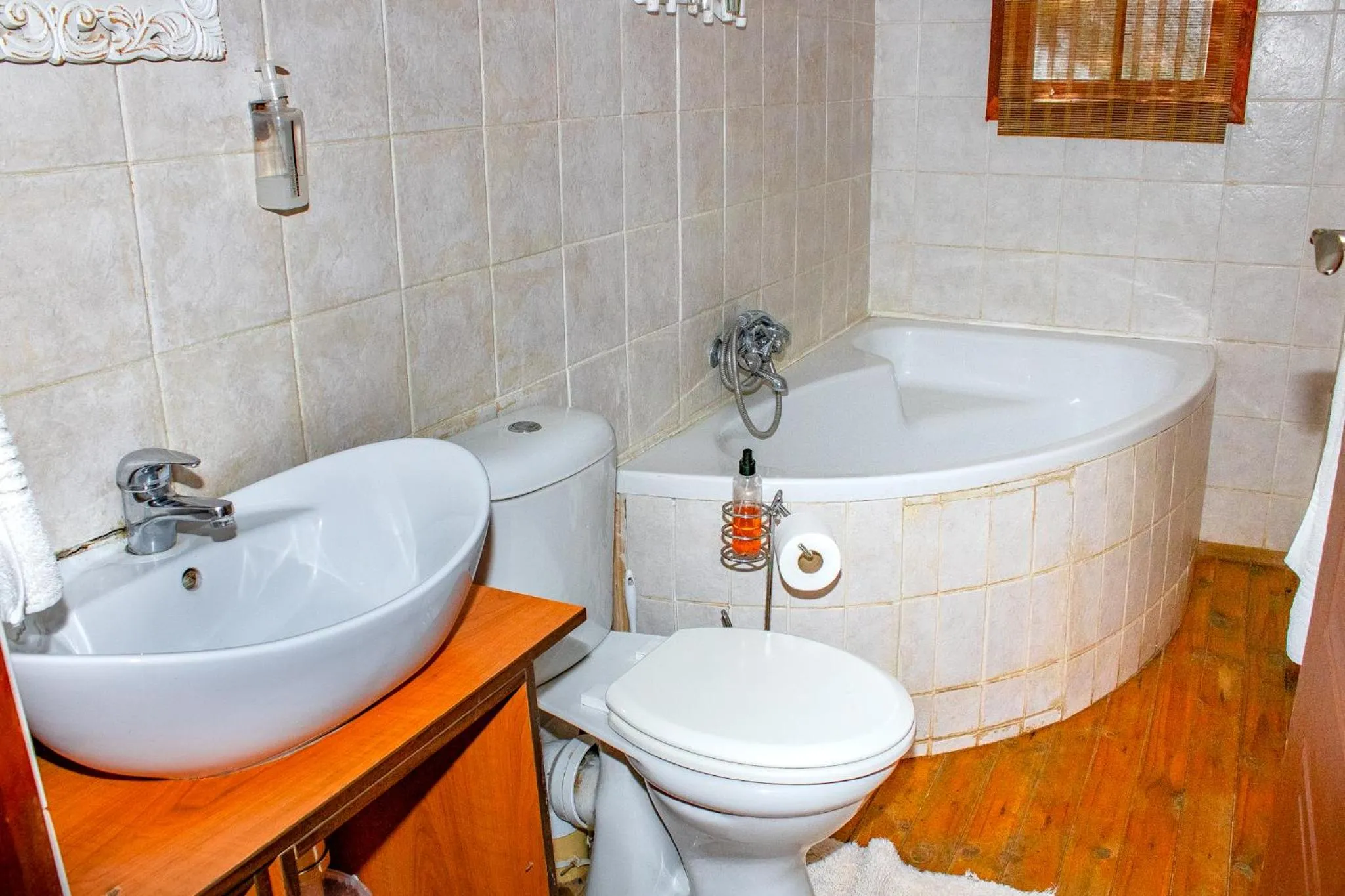 Bath in A Cherry Lane Self Catering and B&B