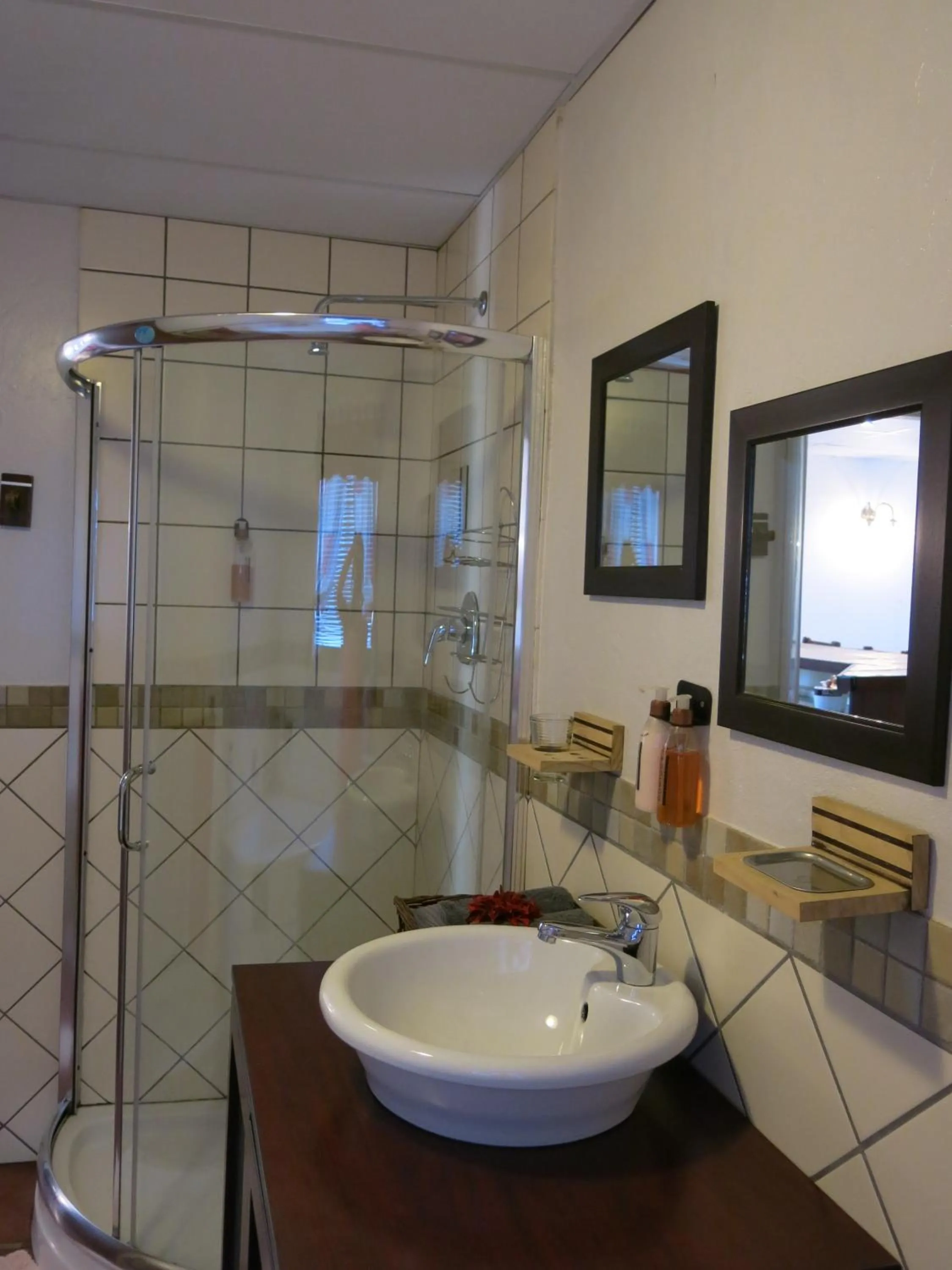 Shower in A Cherry Lane Self Catering and B&B