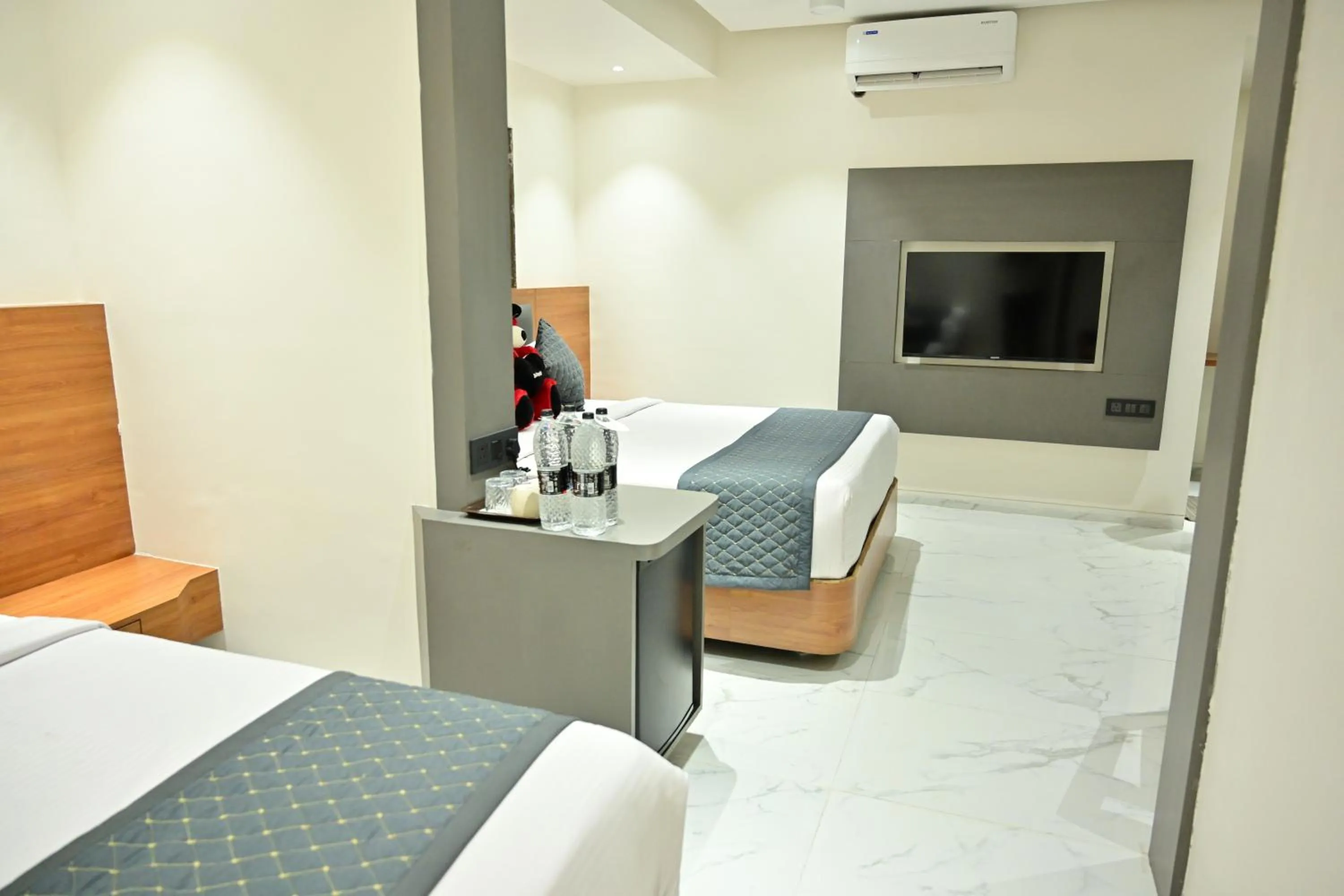 Communal lounge/ TV room, Bed in Hotel Sai Kamal
