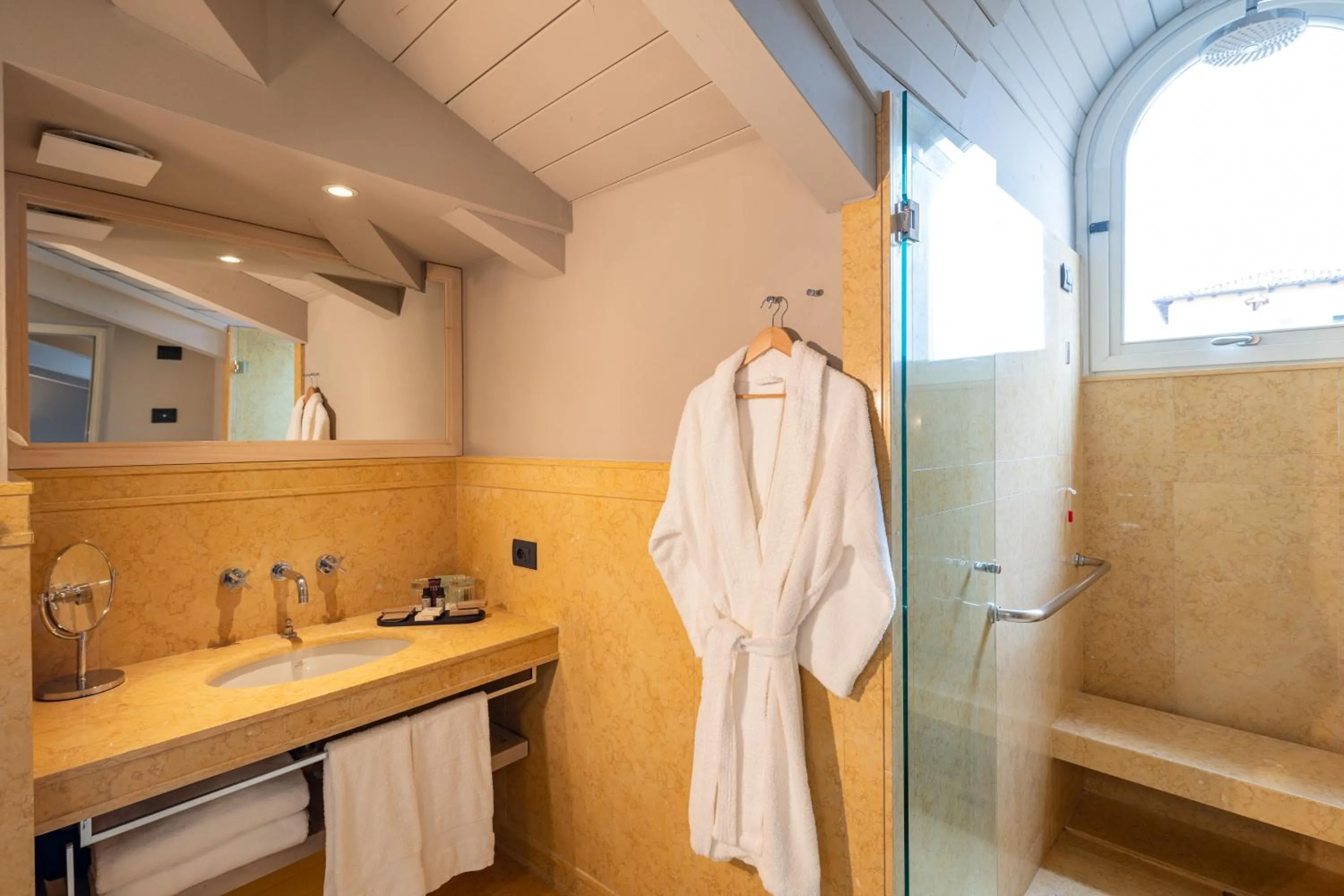 Shower in Hotel Brun