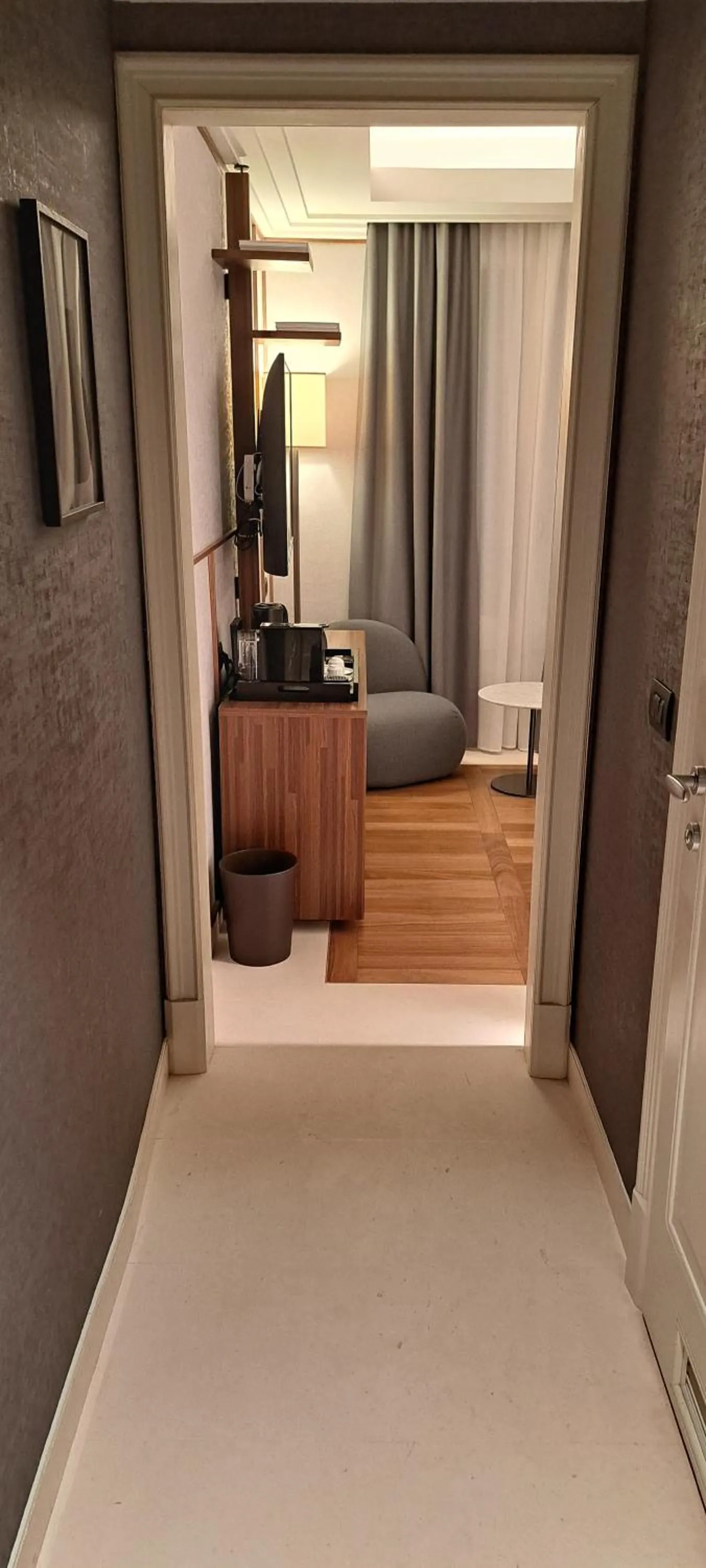 Decorative detail, Bed in Hotel Brun