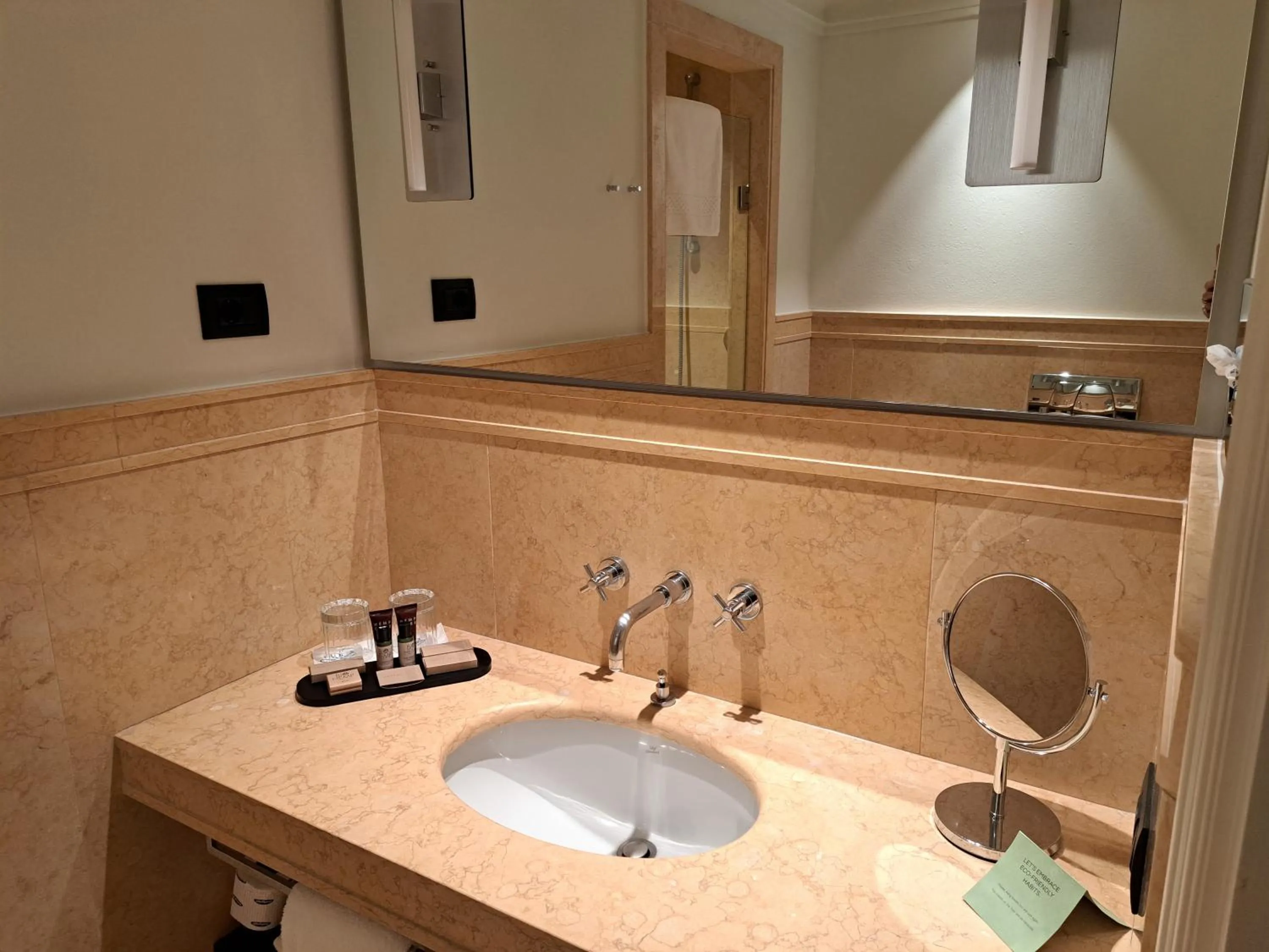 Shower in Hotel Brun