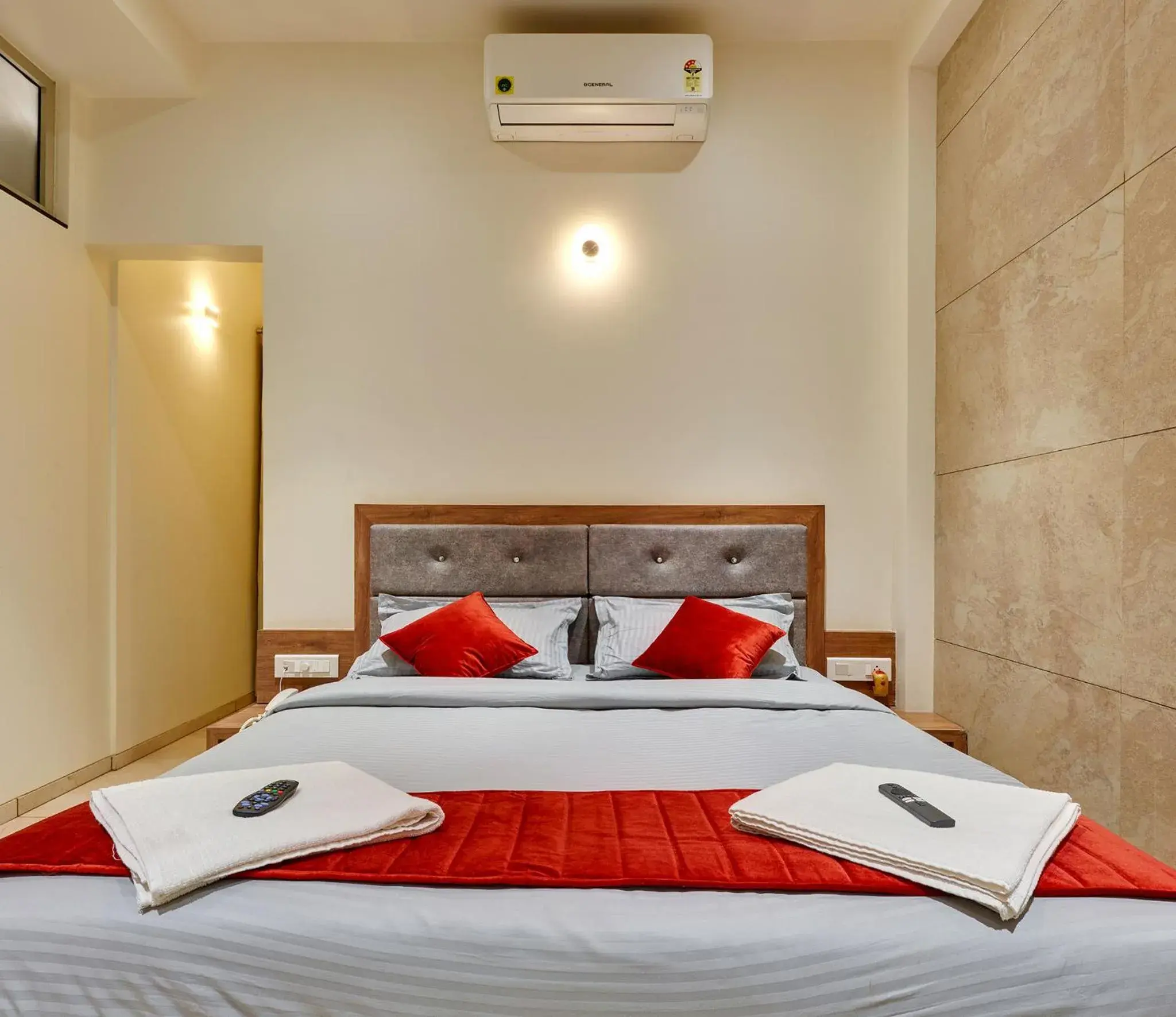 Bed in Hotel Swamini Kolhapur Bed in Hotel Swamini Kolhapur