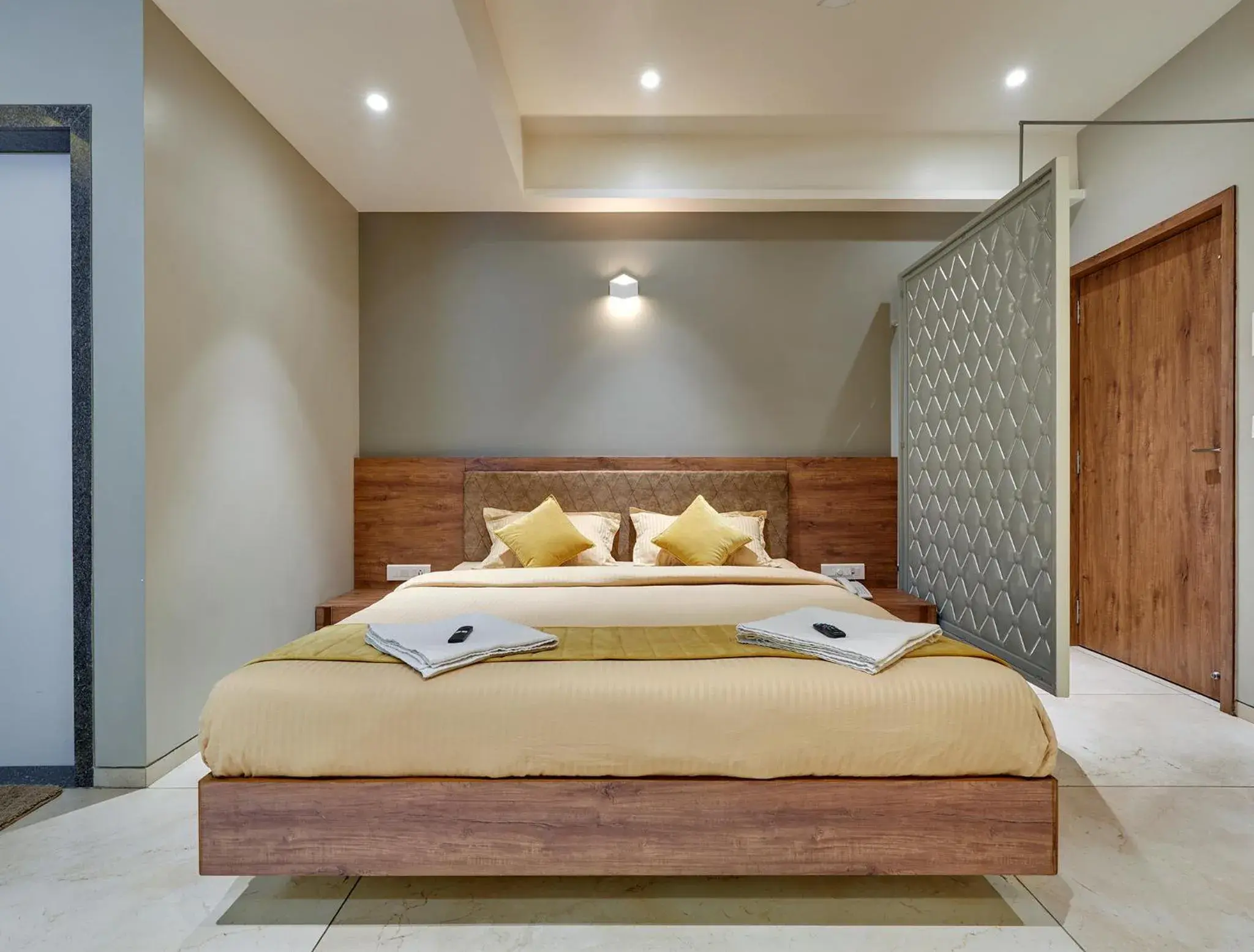 Bedroom, Bed in Hotel Swamini Kolhapur Bedroom, Bed in Hotel Swamini Kolhapur