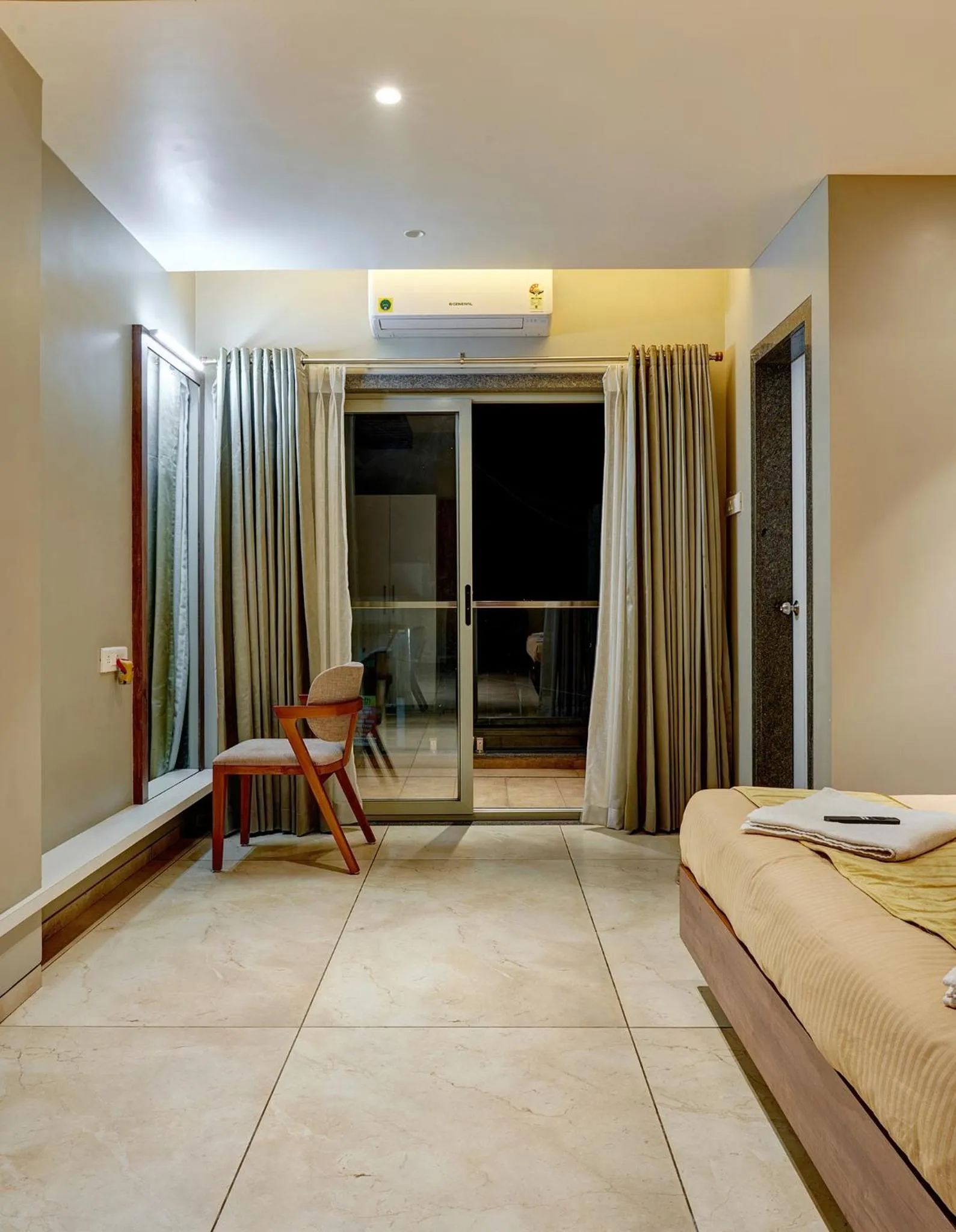 View (from property/room), Bed in Hotel Swamini Kolhapur