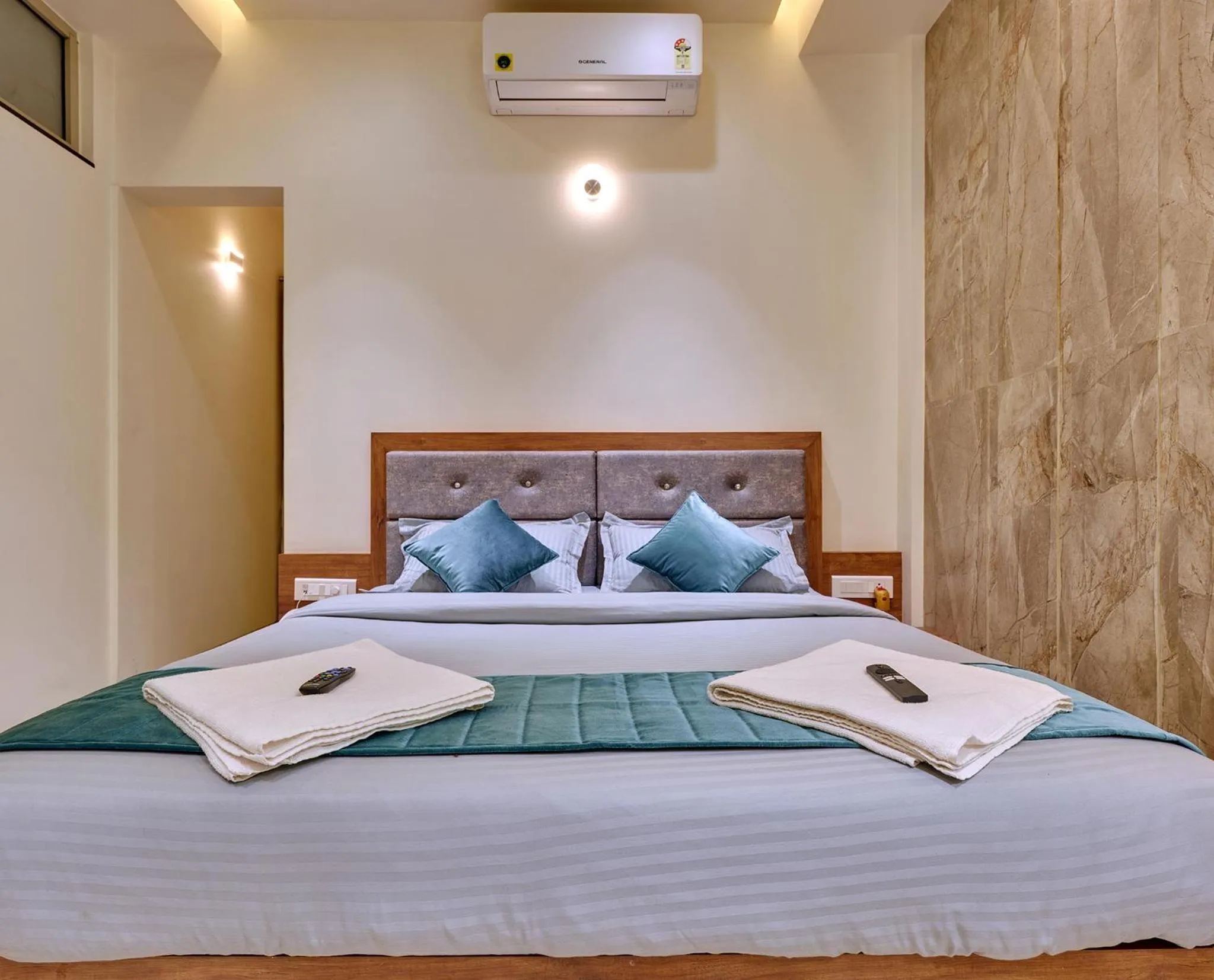 Bed in Hotel Swamini Kolhapur