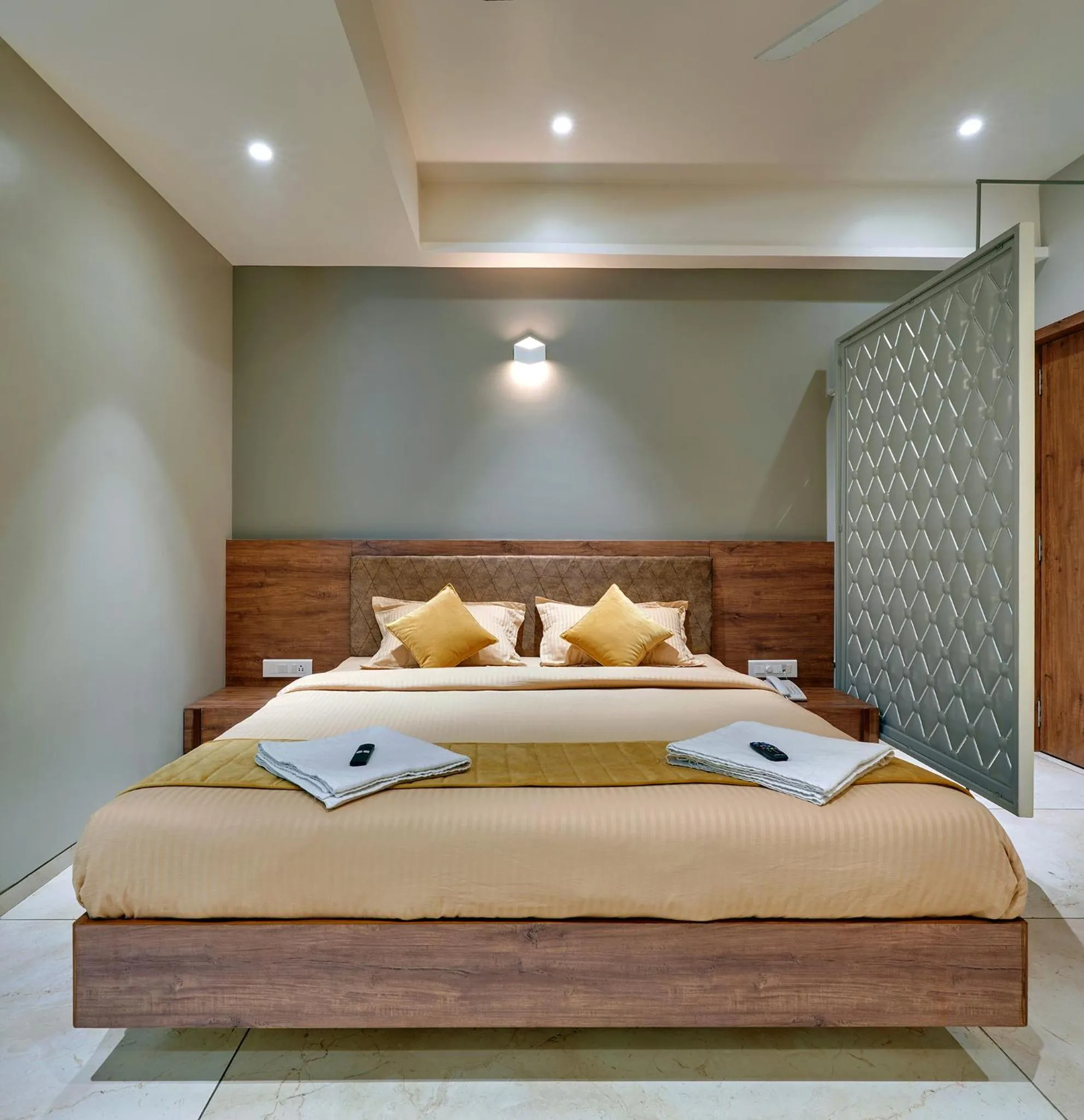 Bed in Hotel Swamini Kolhapur