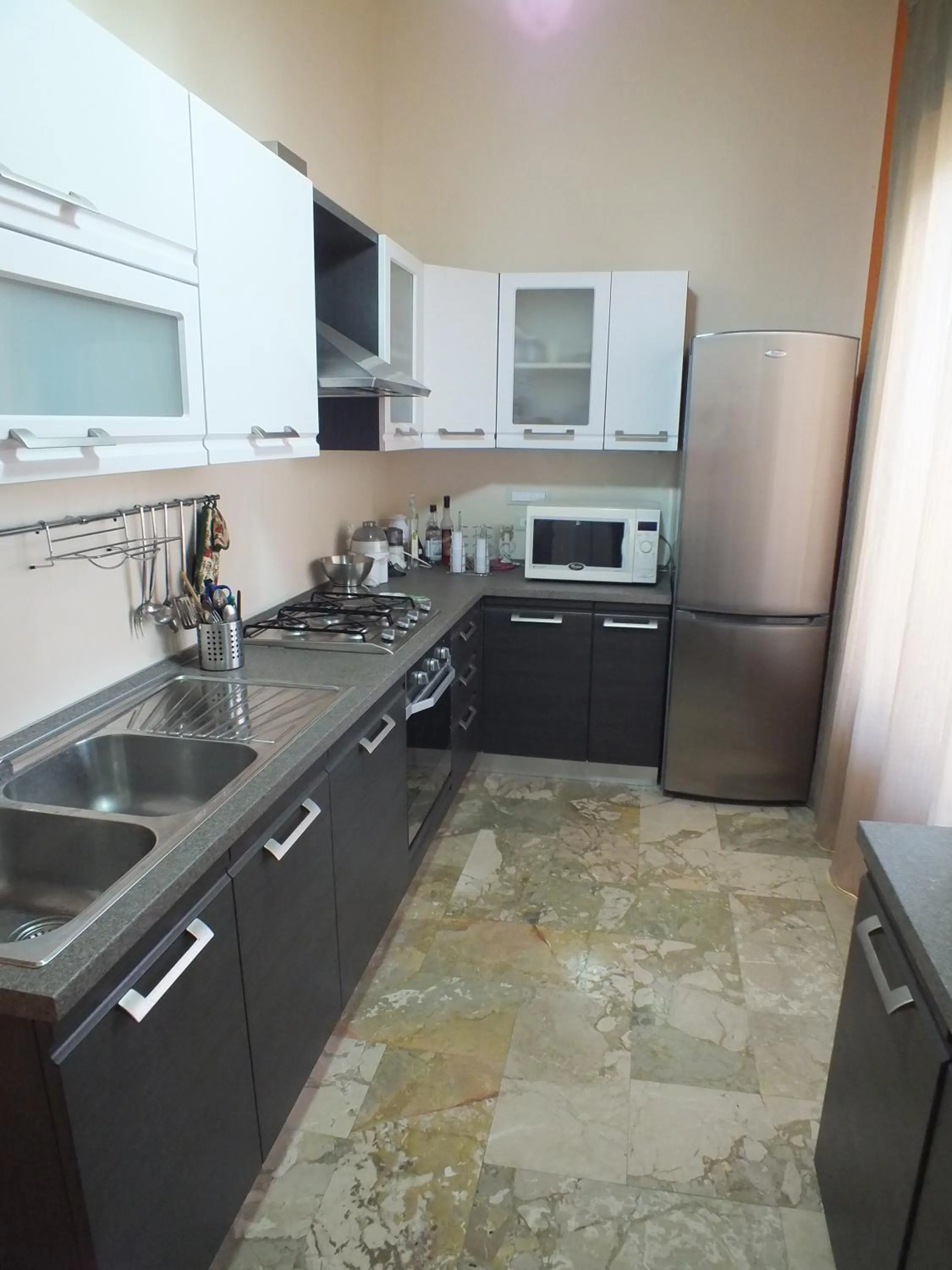 Kitchen or kitchenette in Villa Lazzari B&B Tra i due Mari