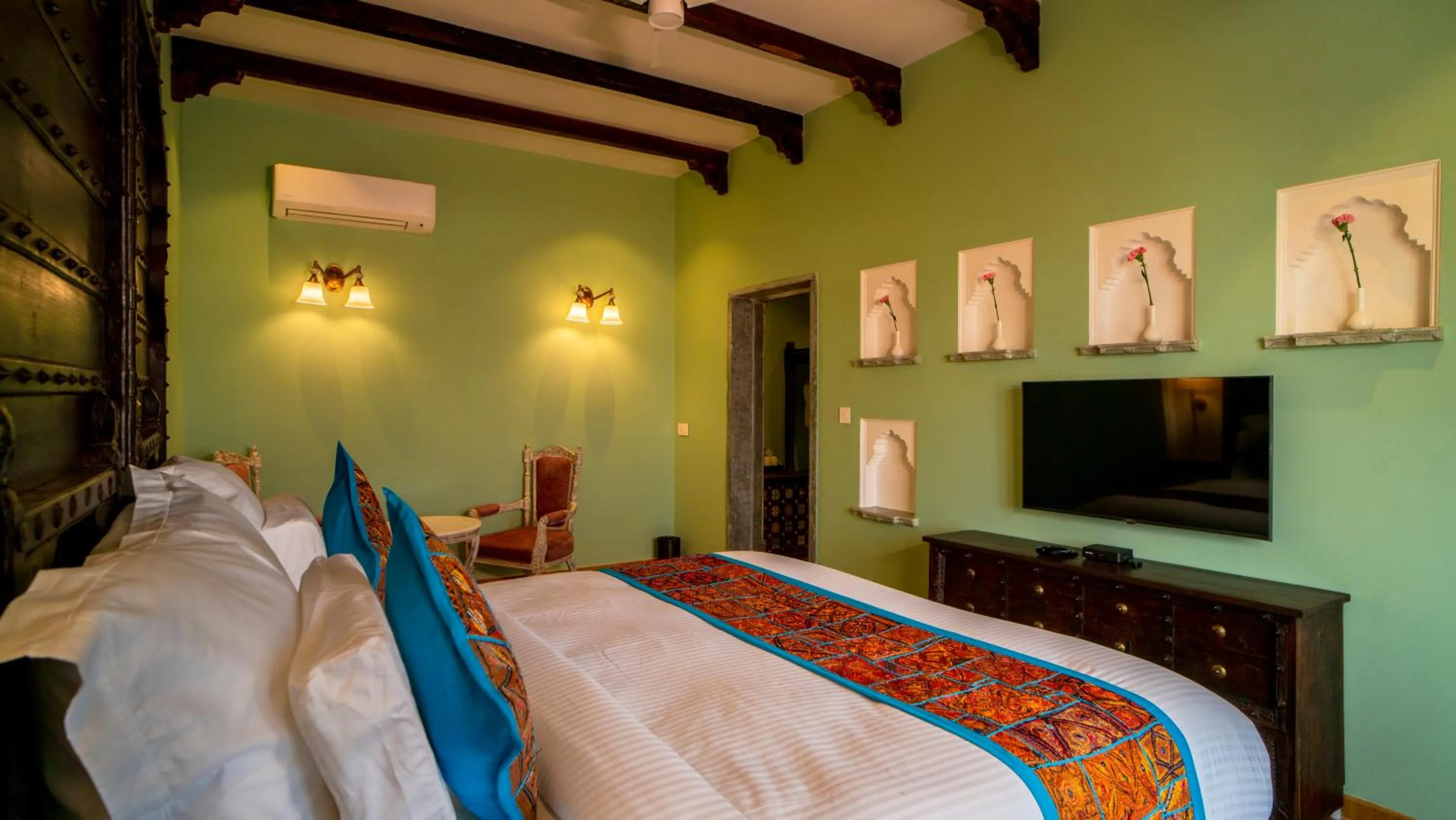 Bed in Khamma Ghani A Boutique Hotel