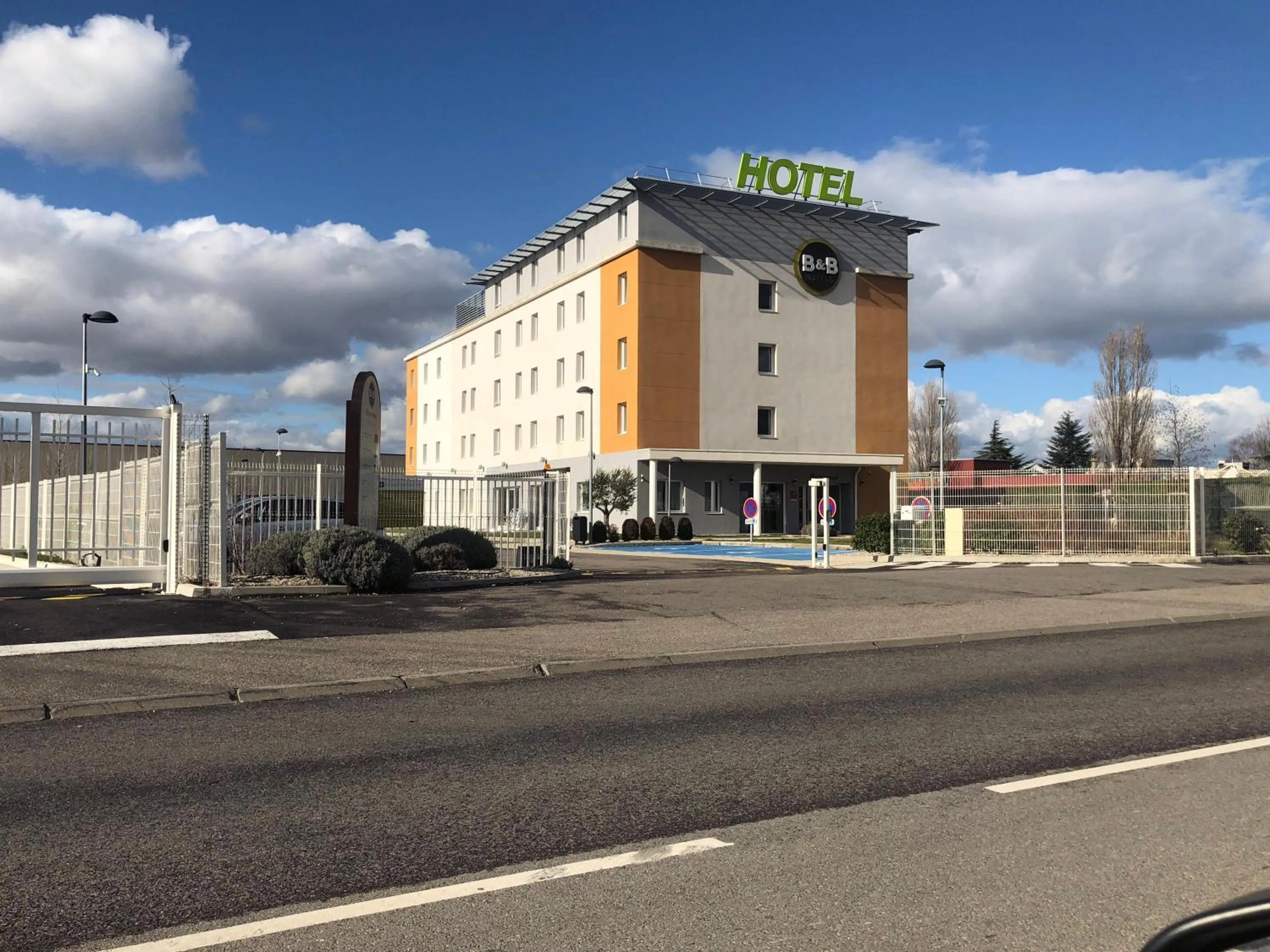 Facade/entrance in B&B HOTEL Lyon Eurexpo Chassieu
