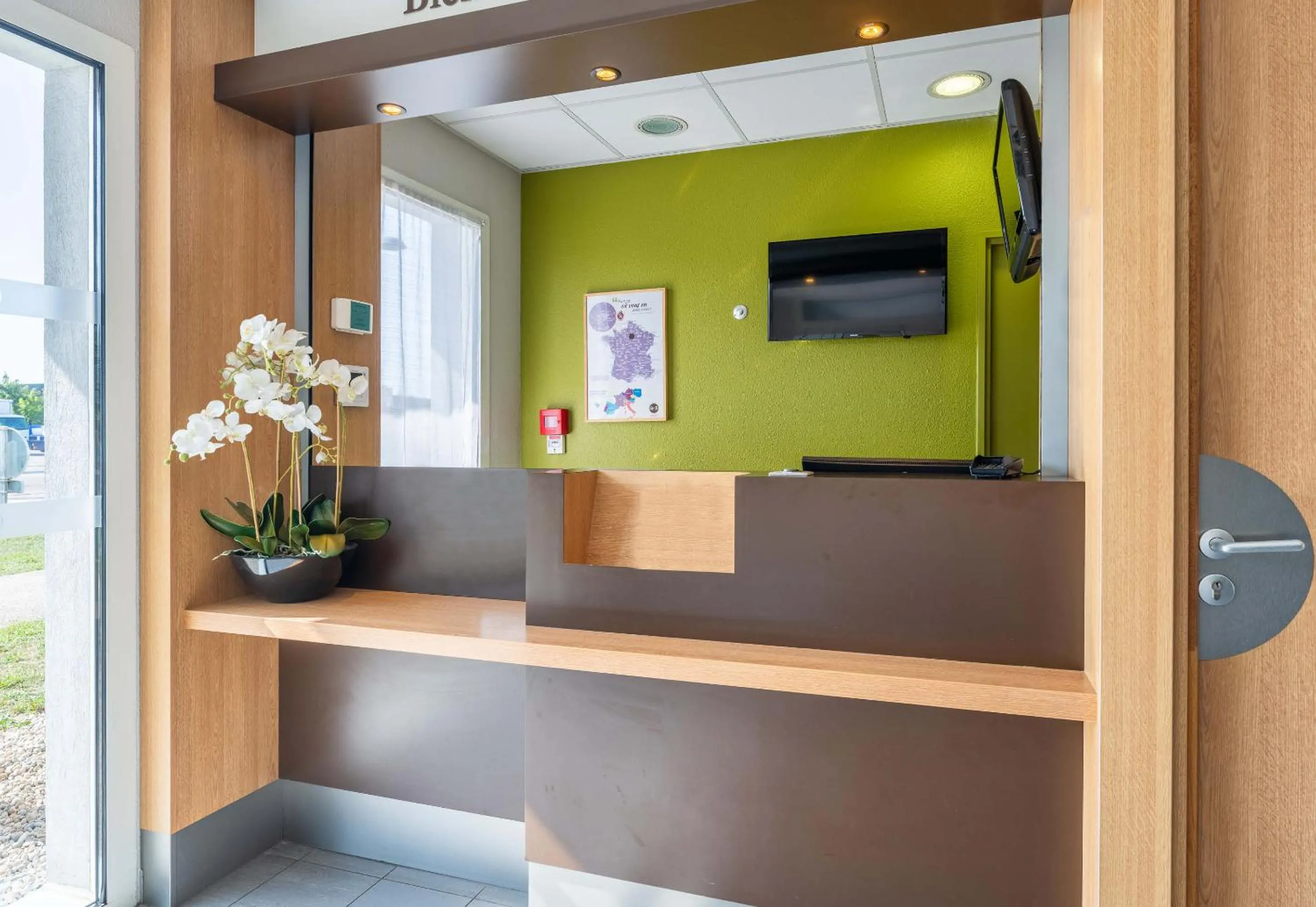 Lobby or reception in B&B HOTEL Lyon Eurexpo Chassieu