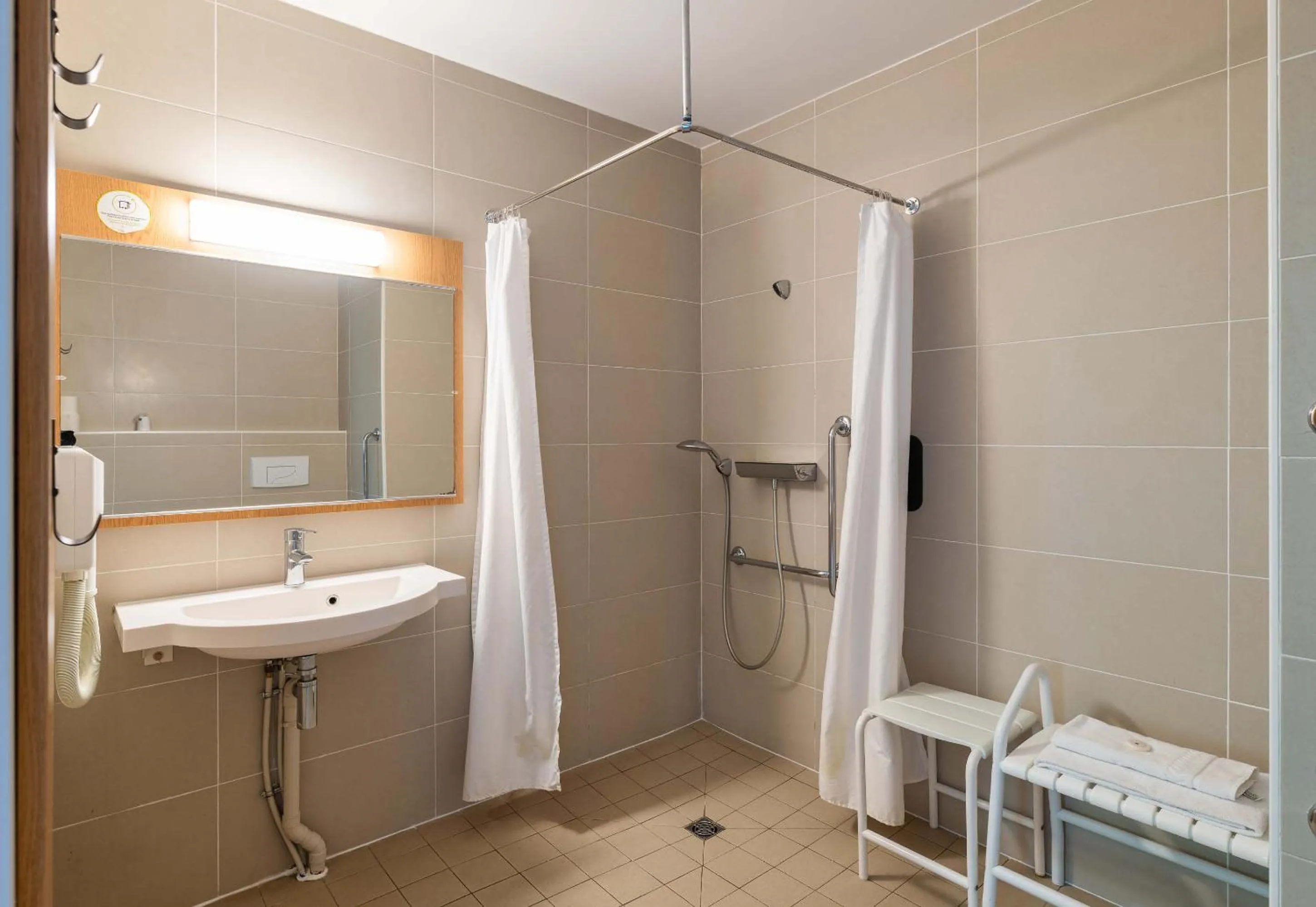 Bathroom in B&B HOTEL Lyon Eurexpo Chassieu