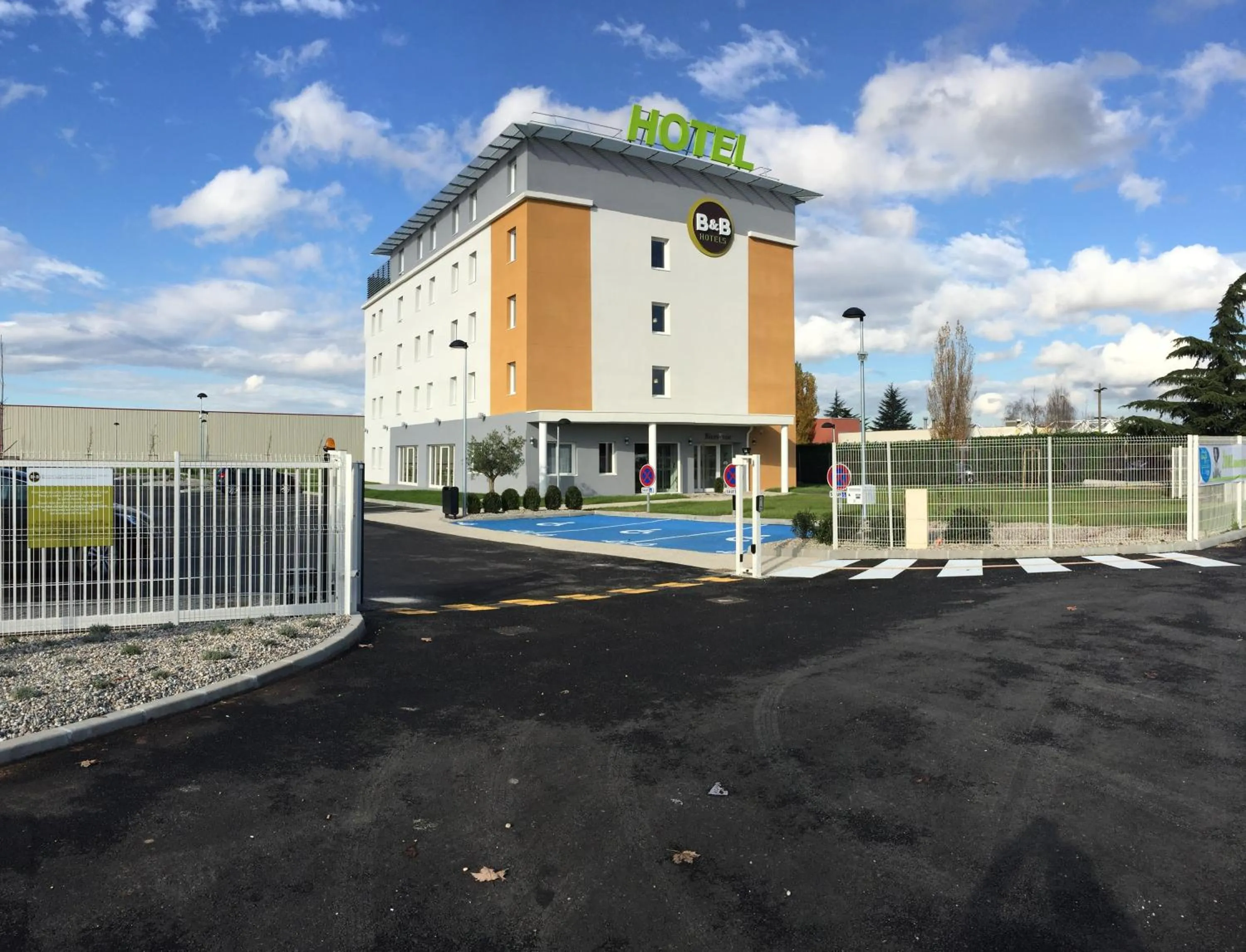 Facade/entrance in B&B HOTEL Lyon Eurexpo Chassieu