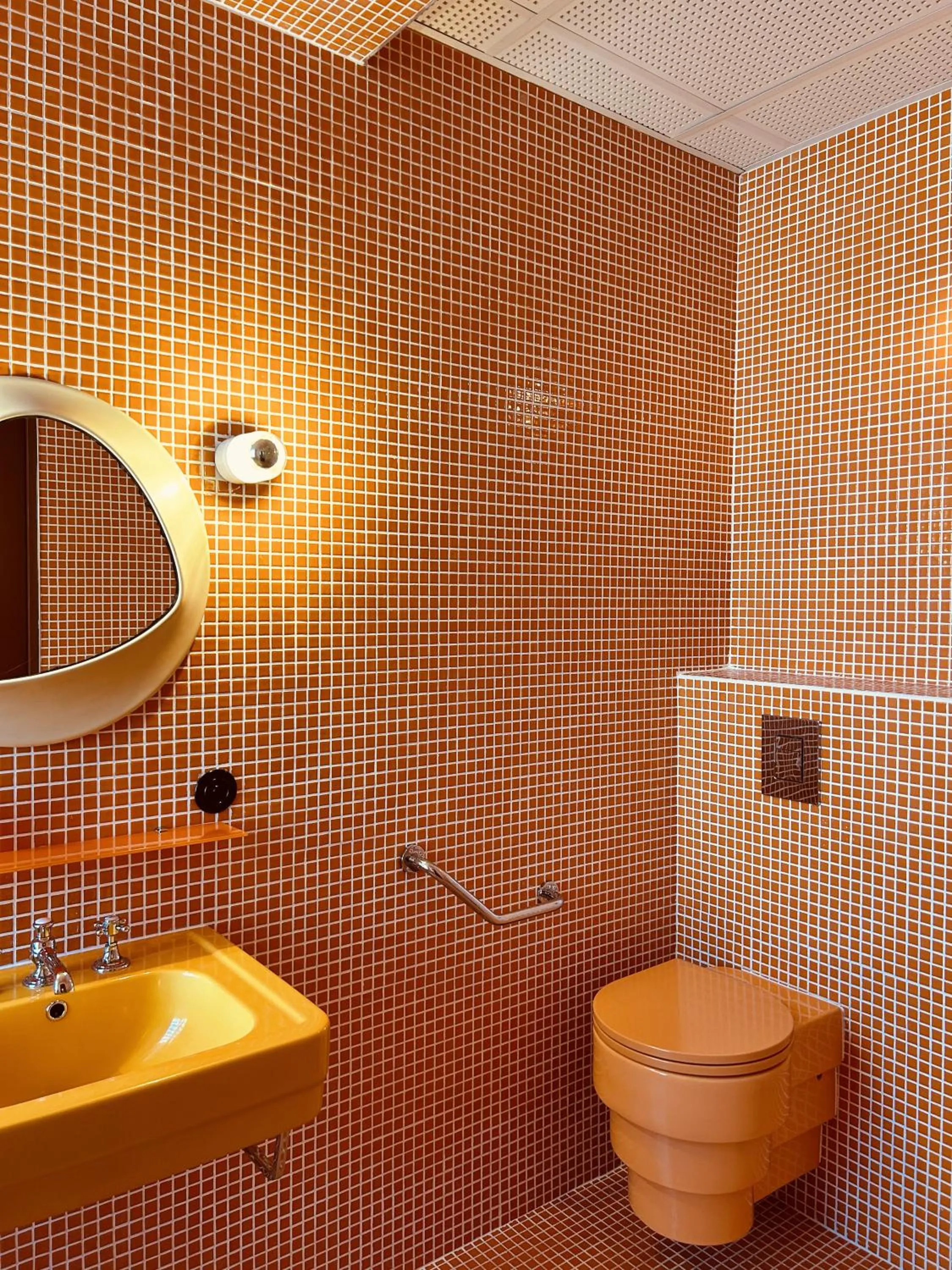 Shower in Hôtel Présent - Entrée autonome, réception en ligne - Encore Mieux