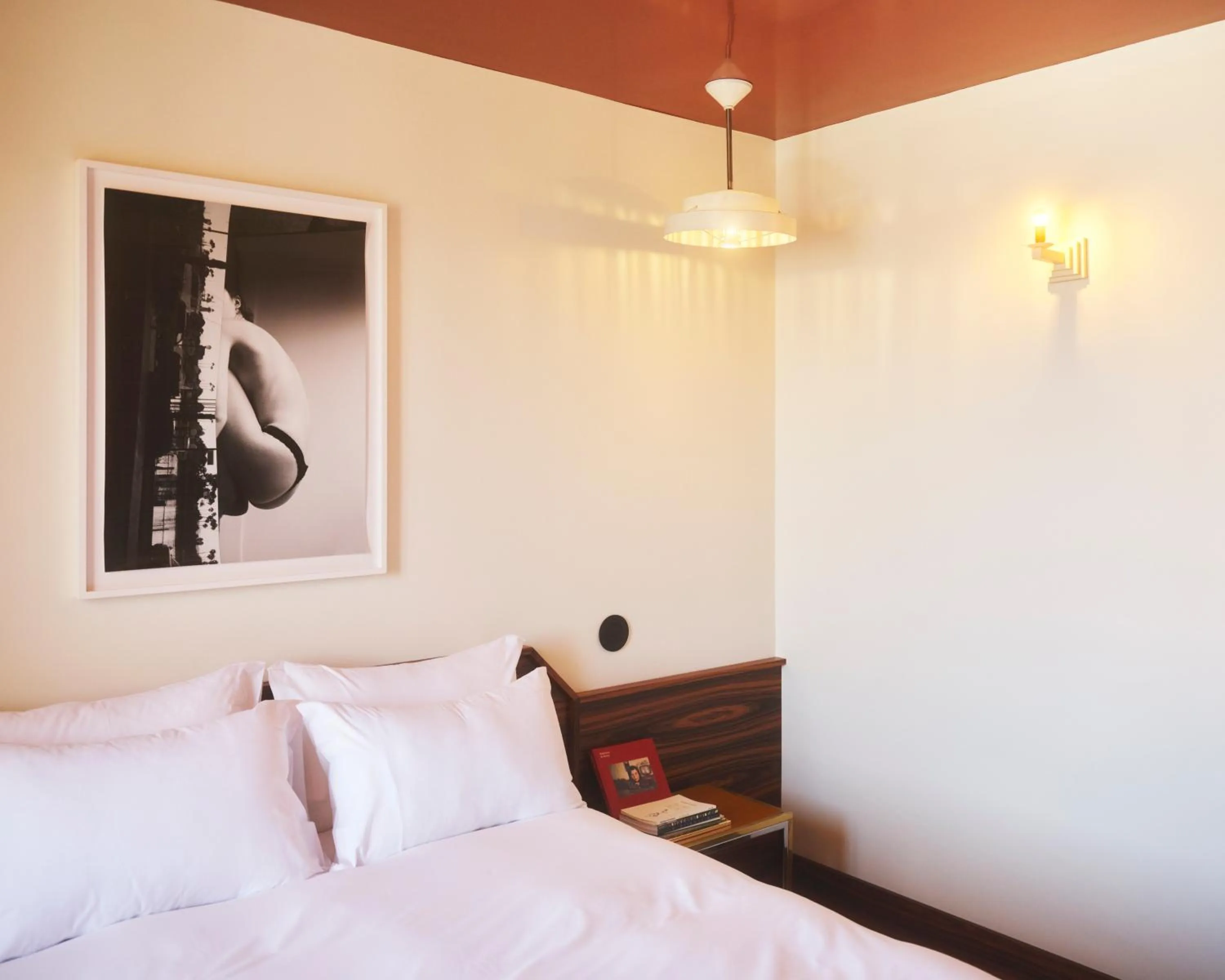 Bed in Hôtel Présent - Entrée autonome, réception en ligne - Encore Mieux