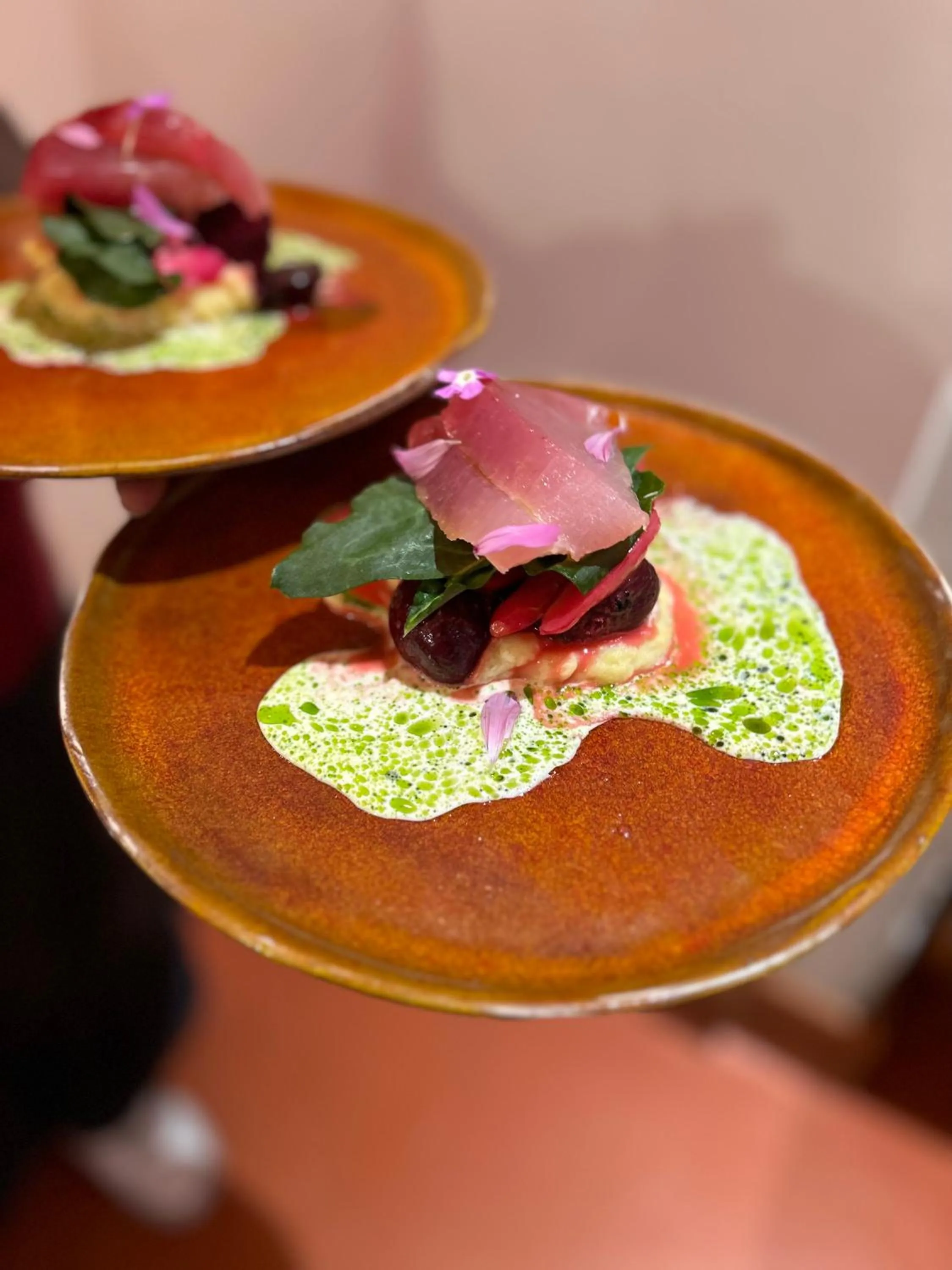 Restaurant/places to eat in Hôtel Présent - Entrée autonome, réception en ligne - Encore Mieux