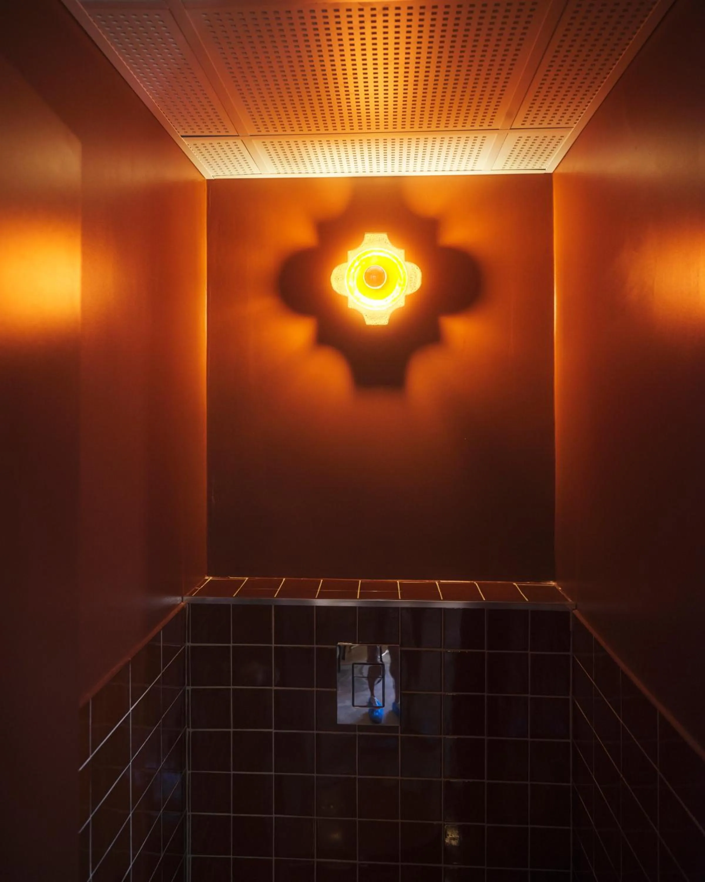 Toilet in Hôtel Présent - Entrée autonome, réception en ligne - Encore Mieux