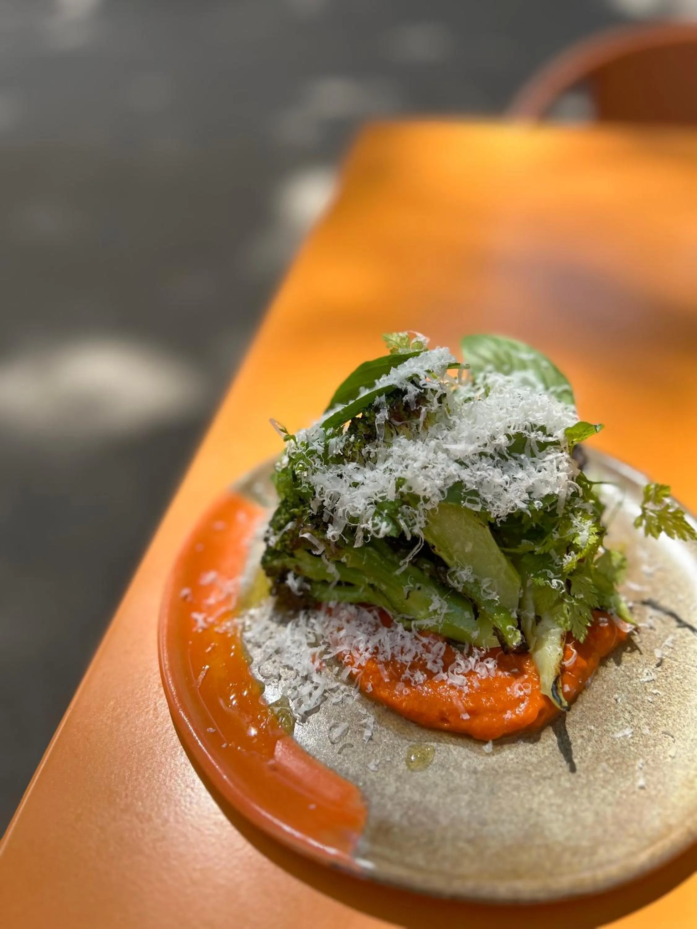 Restaurant/places to eat in Hôtel Présent - Entrée autonome, réception en ligne - Encore Mieux