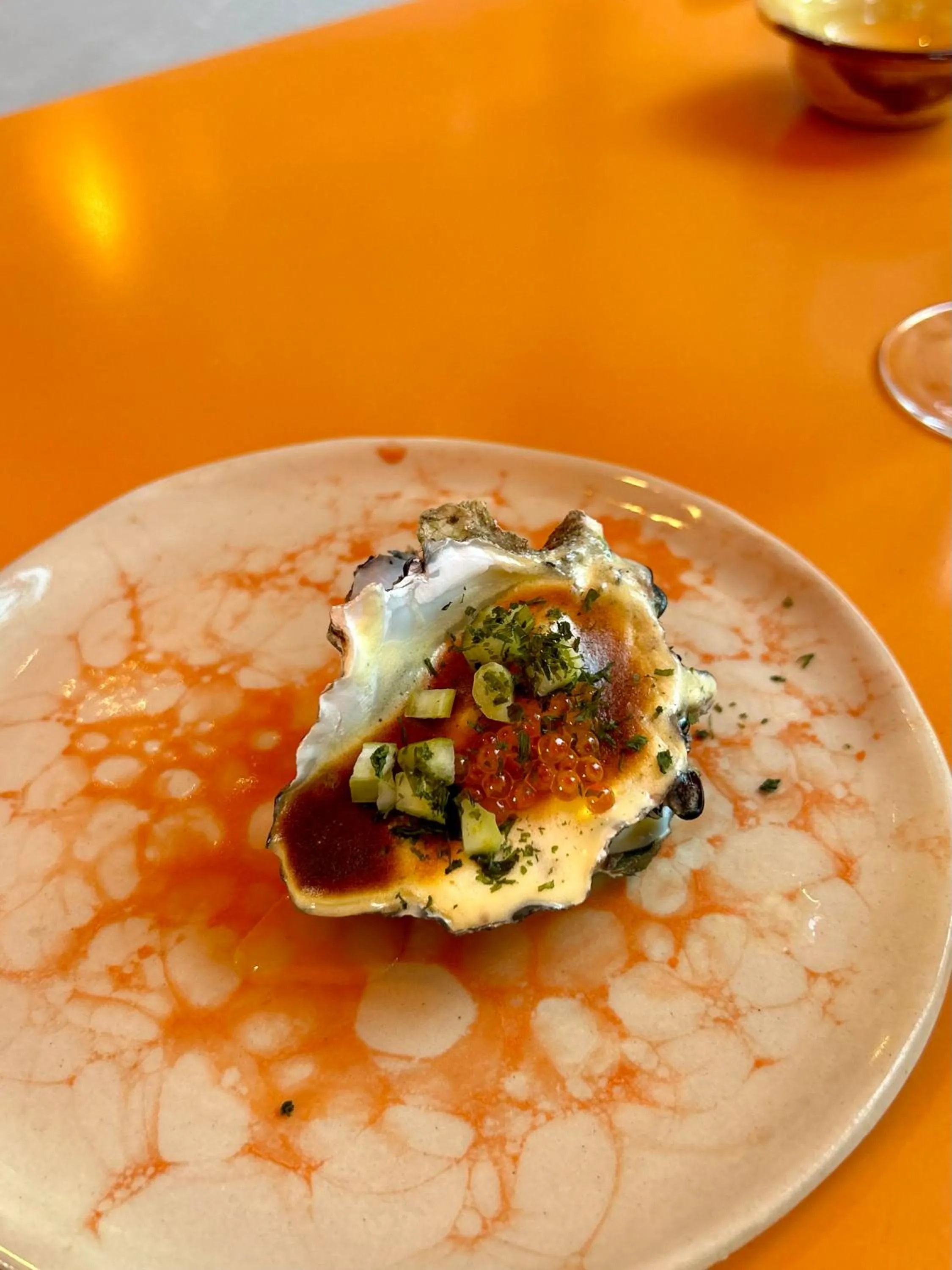 Restaurant/places to eat in Hôtel Présent - Entrée autonome, réception en ligne - Encore Mieux