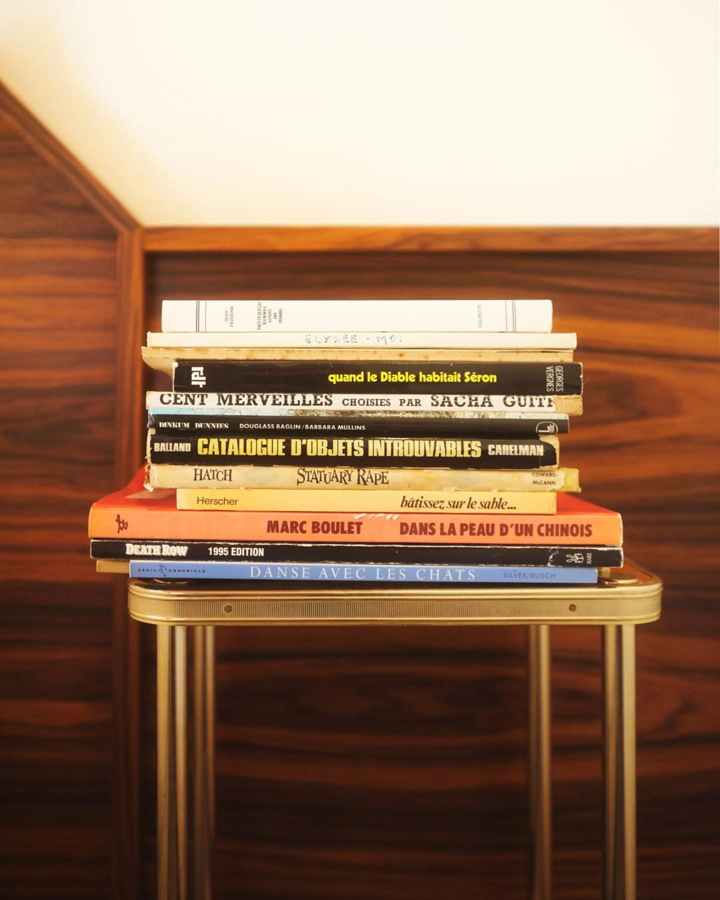 Library in Hôtel Présent - Entrée autonome, réception en ligne - Encore Mieux