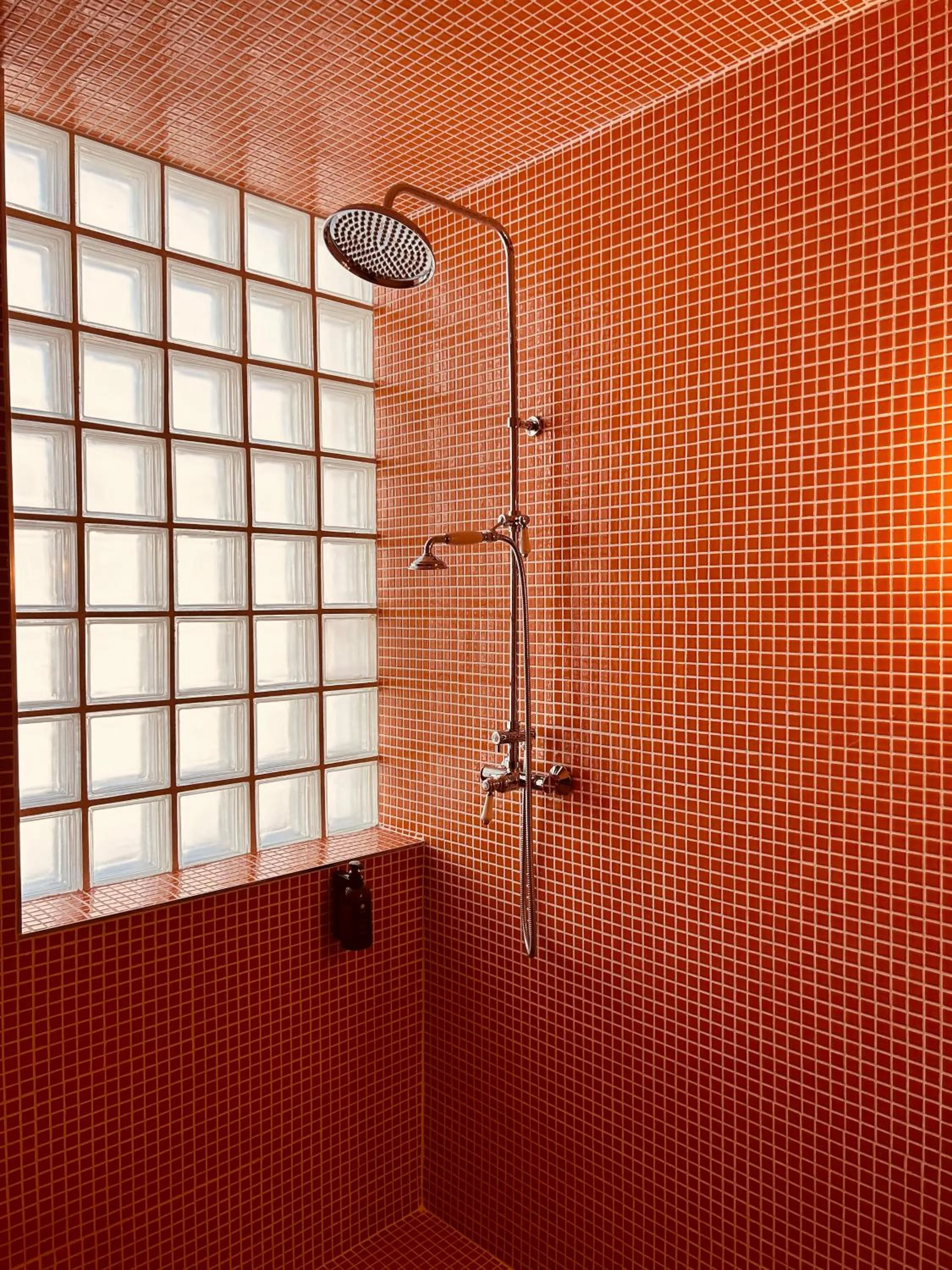 Shower in Hôtel Présent - Entrée autonome, réception en ligne - Encore Mieux