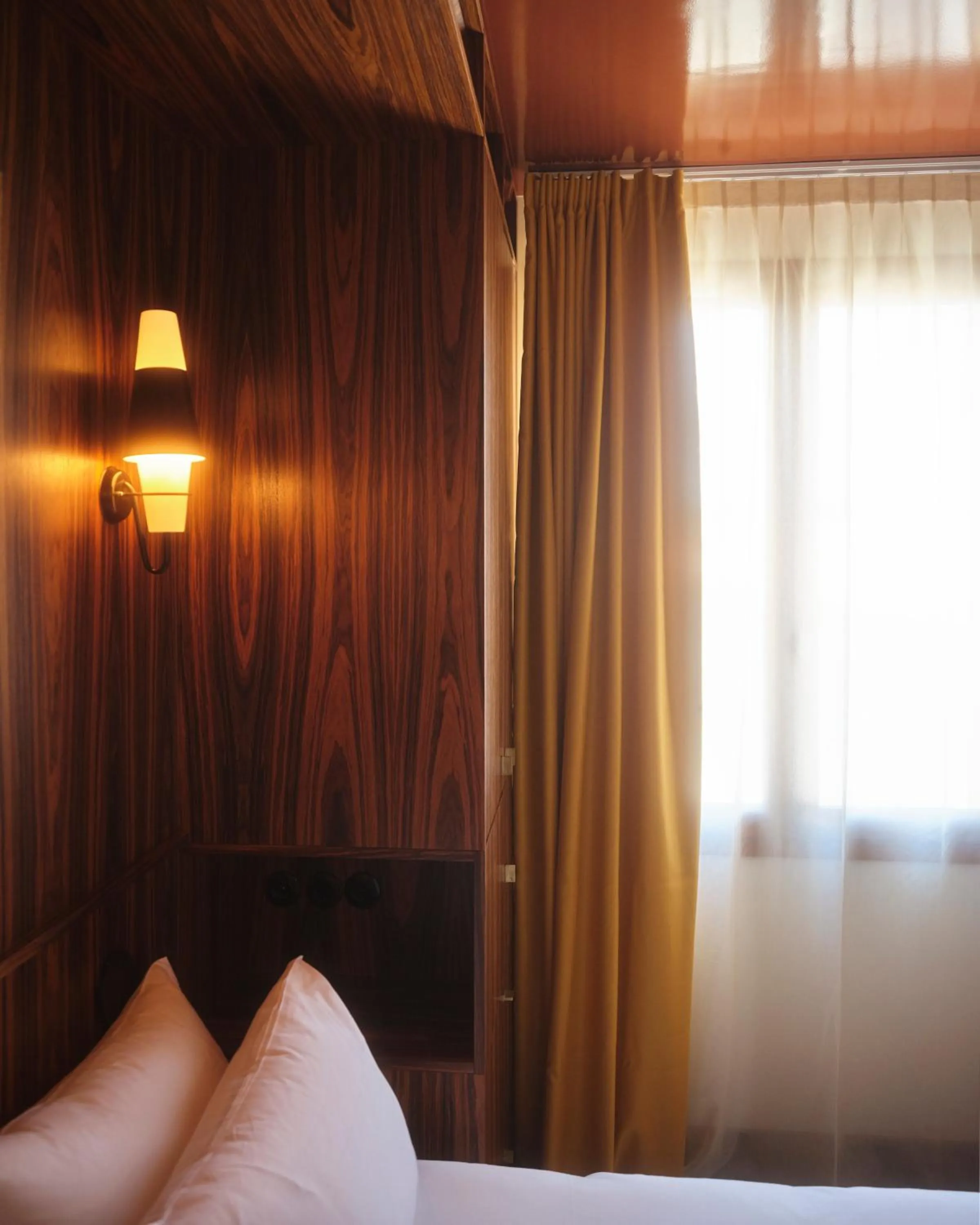 Bedroom, Bed in Hôtel Présent - Entrée autonome, réception en ligne - Encore Mieux