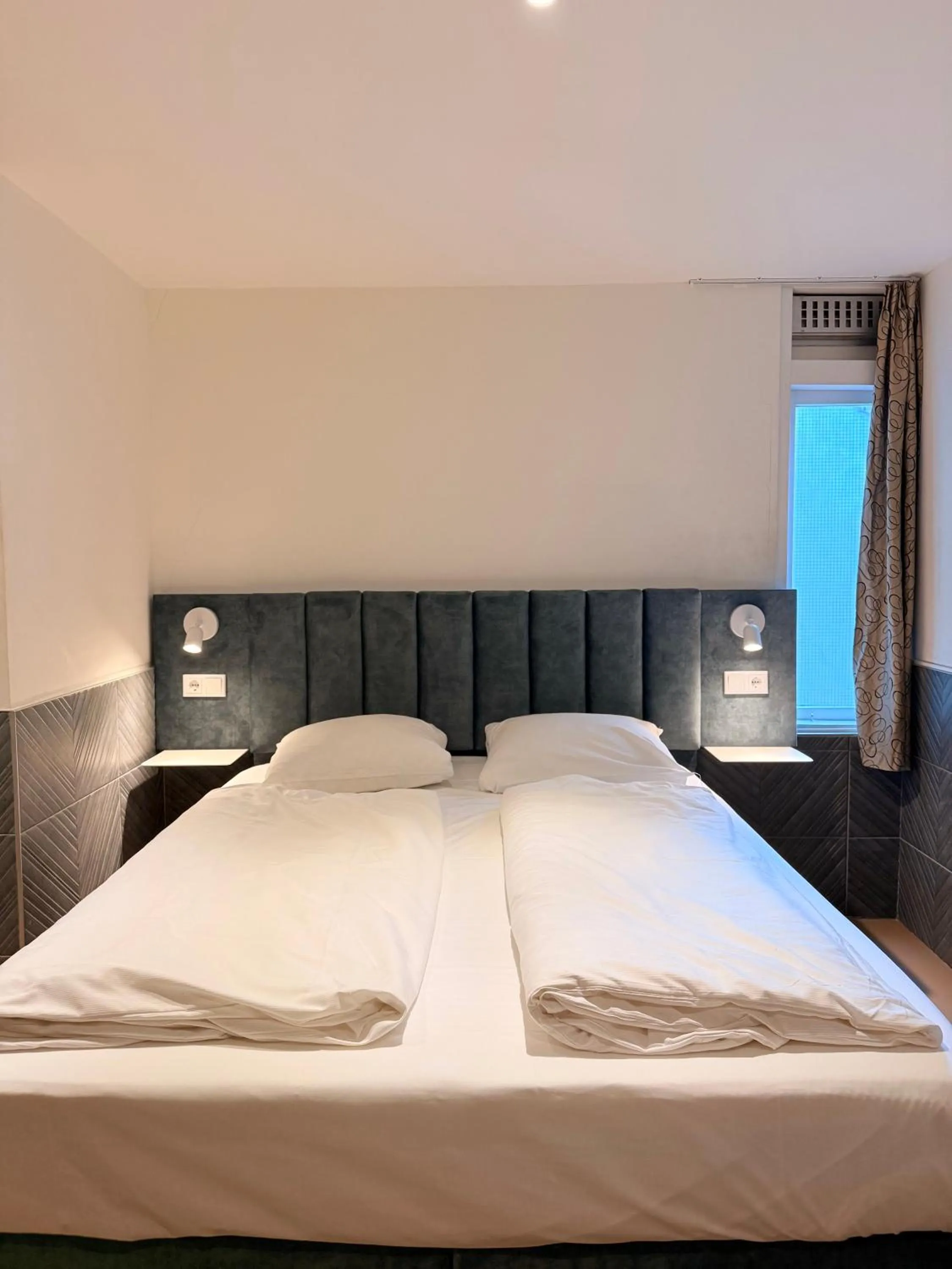 Bed in Hotel The Globe