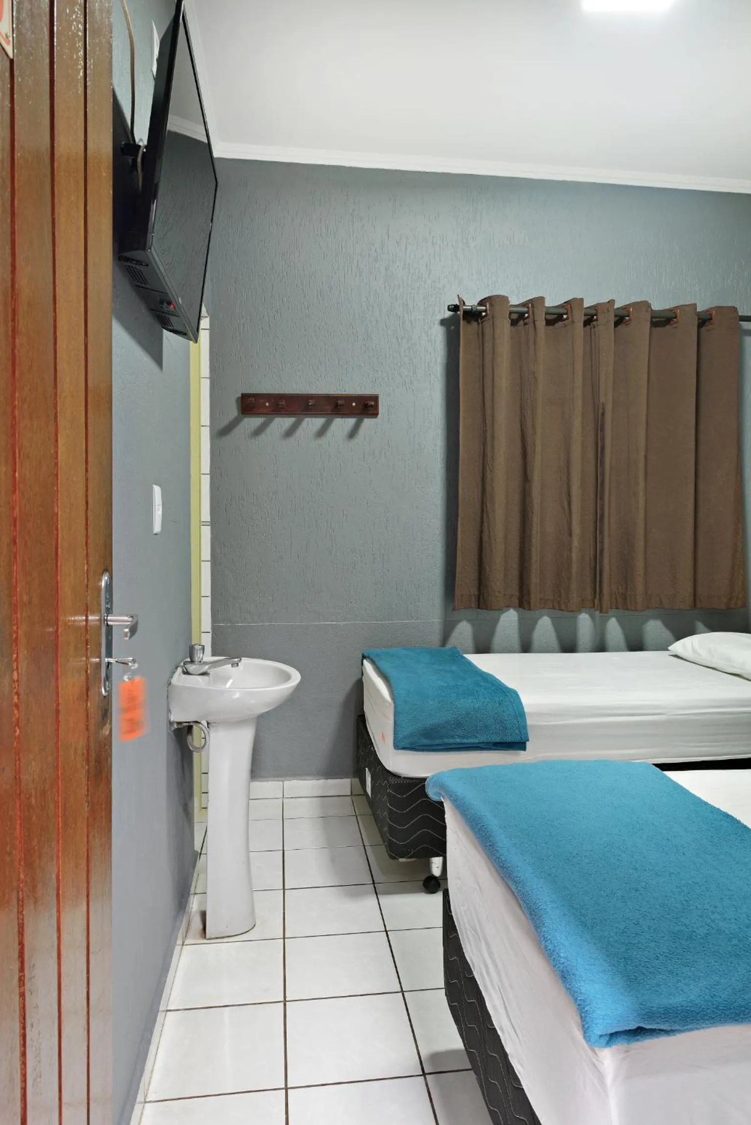 HOTEL & HOSTEL RIBEIRAo