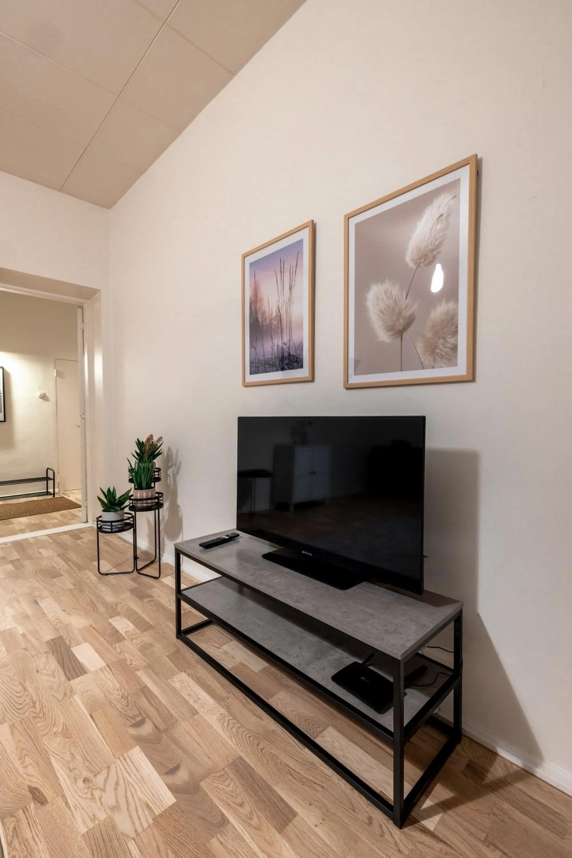 TV and multimedia in 2ndhomes Central & Cozy 1 BR Apartment in Kaisaniemi