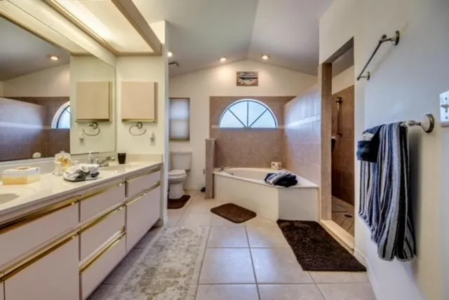 Villa McArita - 4 bedroom home w. heated pool on the water
