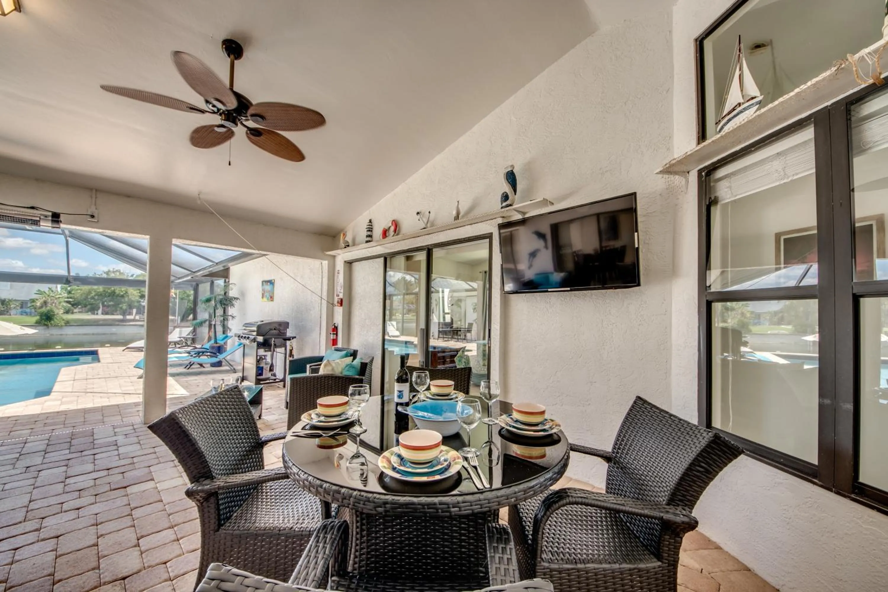 Villa McArita - 4 bedroom home w. heated pool on the water