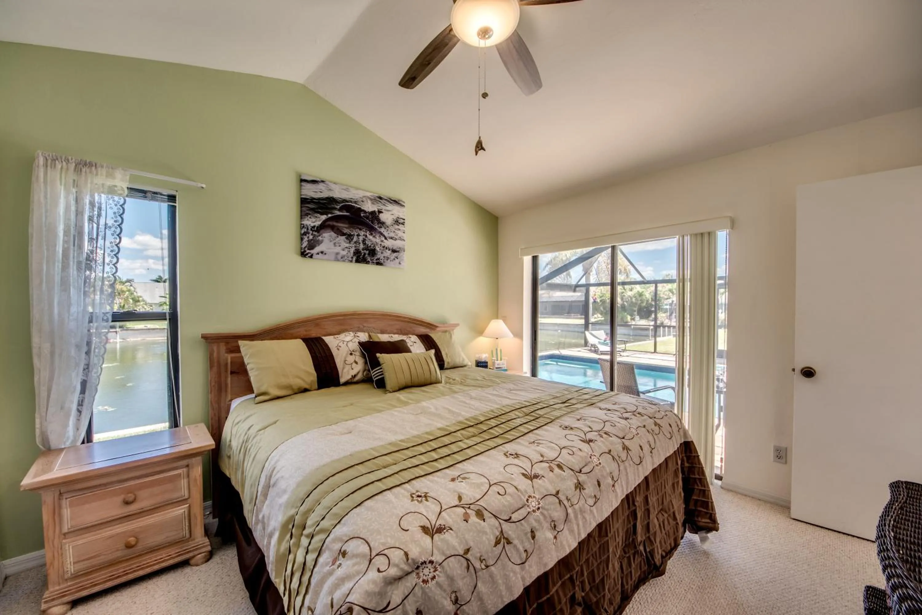 Bed in Villa McArita - 4 bedroom home w. heated pool on the water