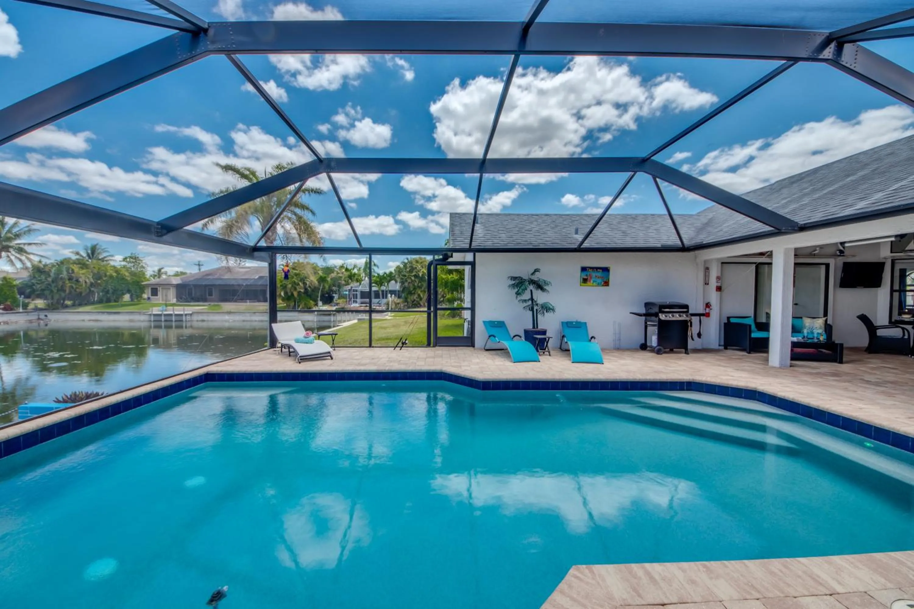 Villa McArita - 4 bedroom home w. heated pool on the water