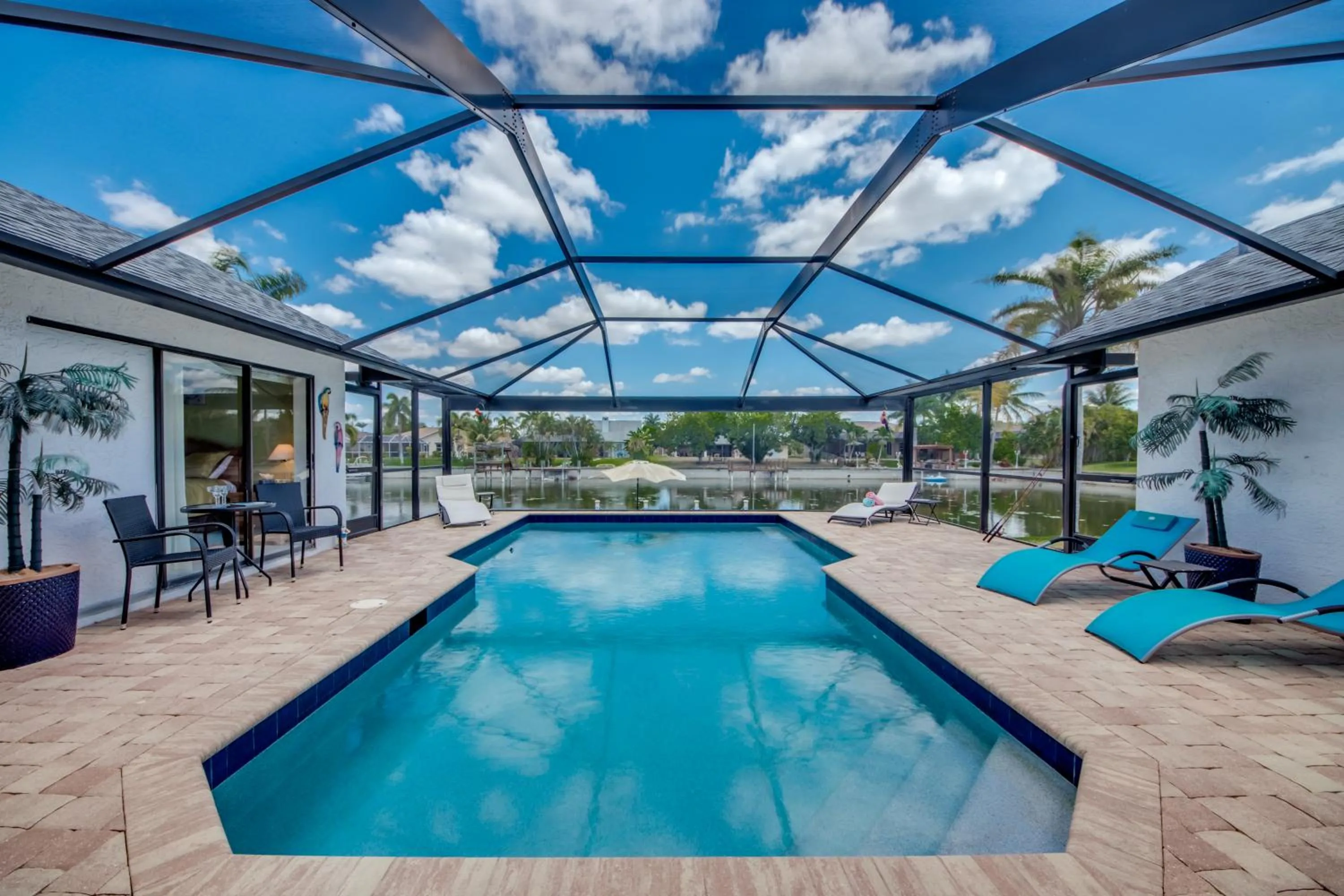Villa McArita - 4 bedroom home w. heated pool on the water