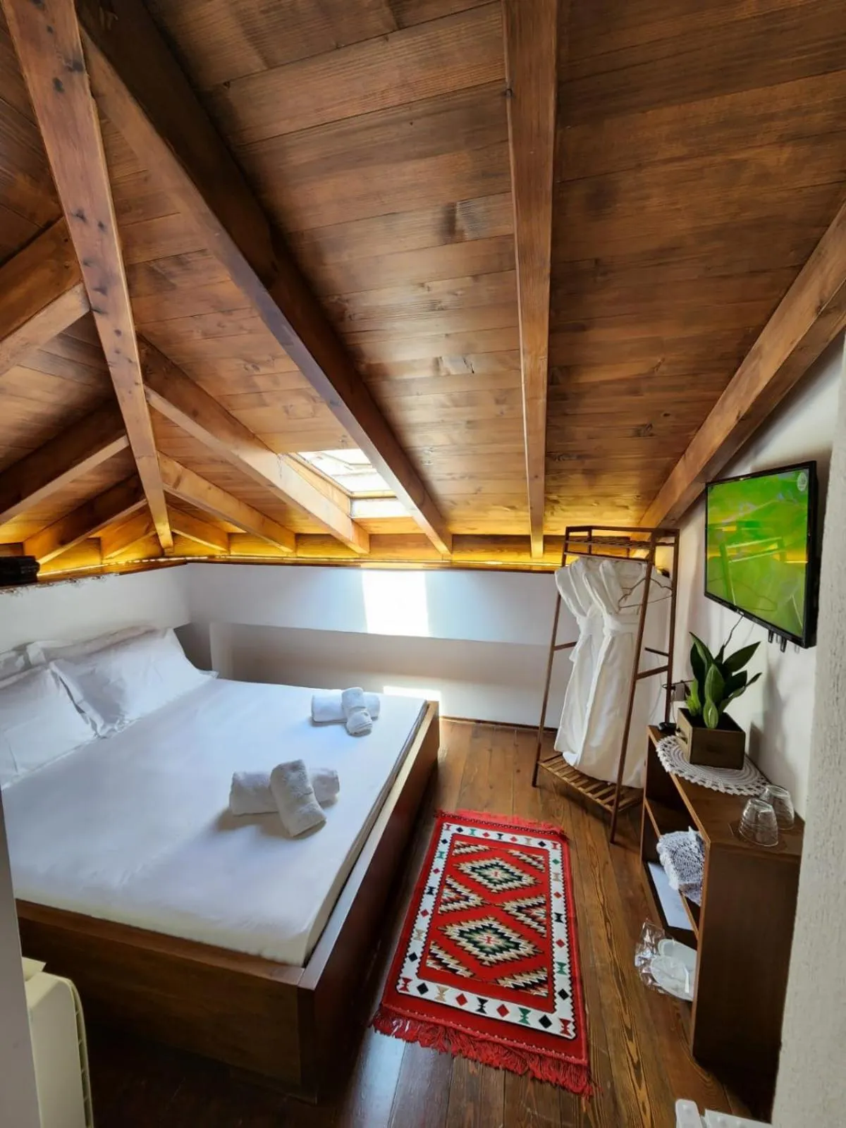 Attic Deluxe Double Room with Bathtub in Sokak Boutique Hotel