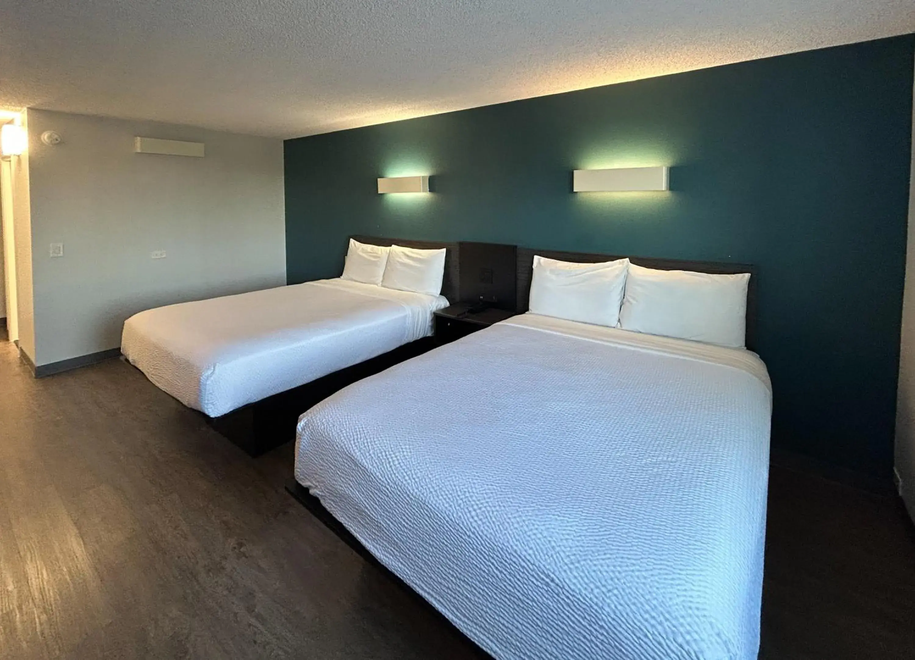 Queen Room with Two Queen Beds - Non-Smoking in Studio 6 Suites Carson, CA Queen Room with Two Queen Beds - Non-Smoking in Studio 6 Suites Carson, CA