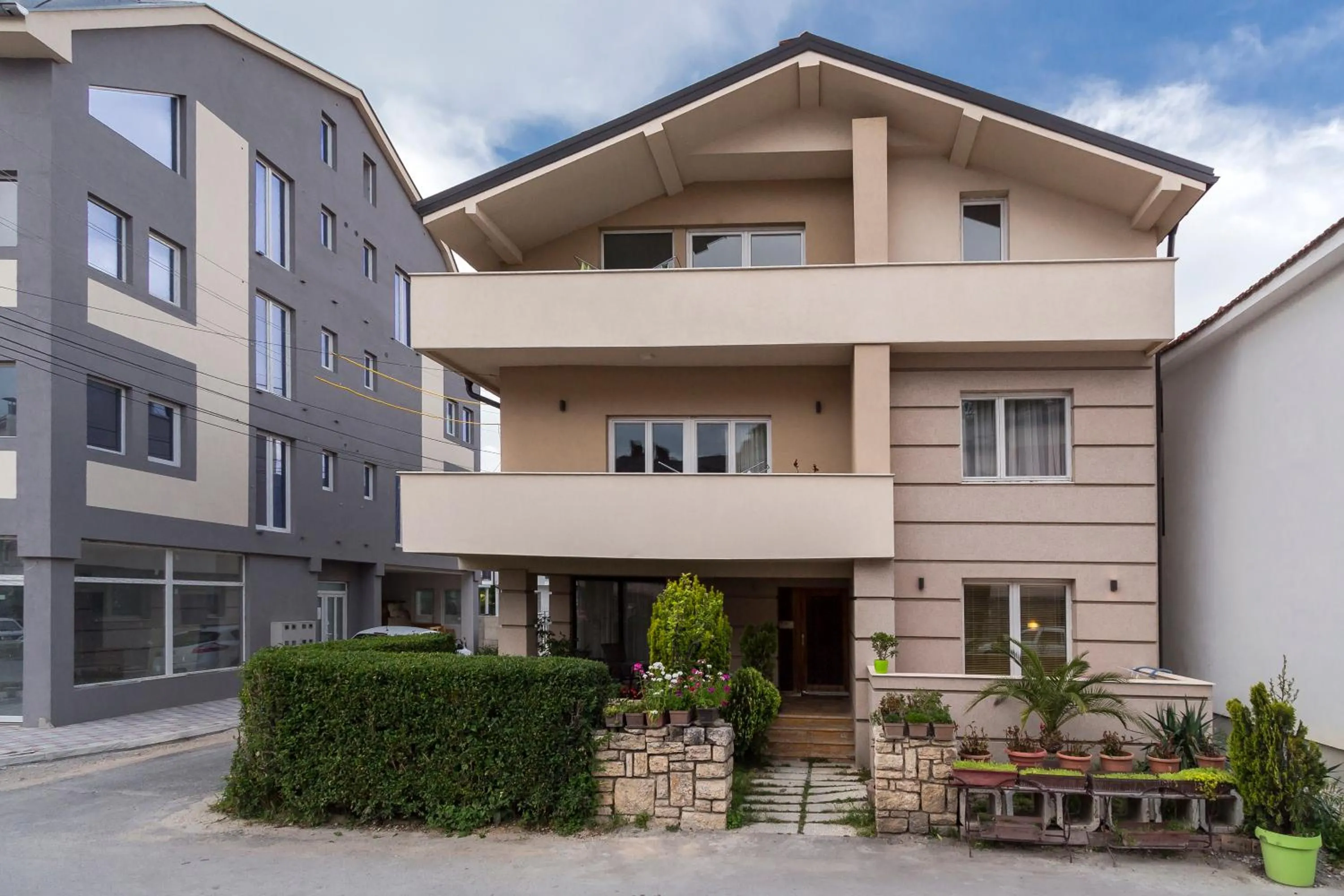 Facade/entrance in Bitrak Guest House
