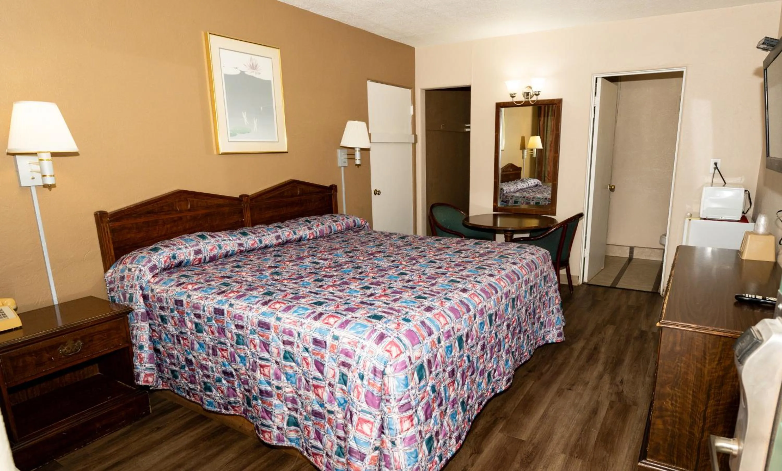 Bed in Budget Inn Snyder