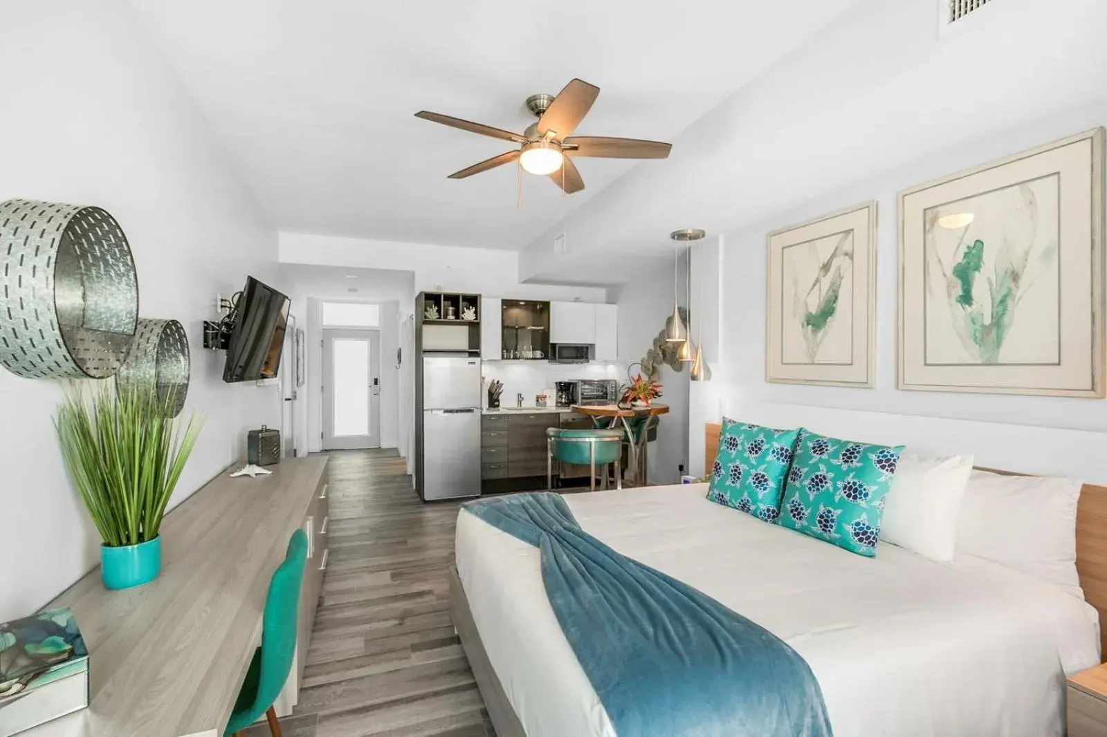 Studio with Balcony in Dolphins Vacation Rental Studio with Balcony in Dolphins Vacation Rental