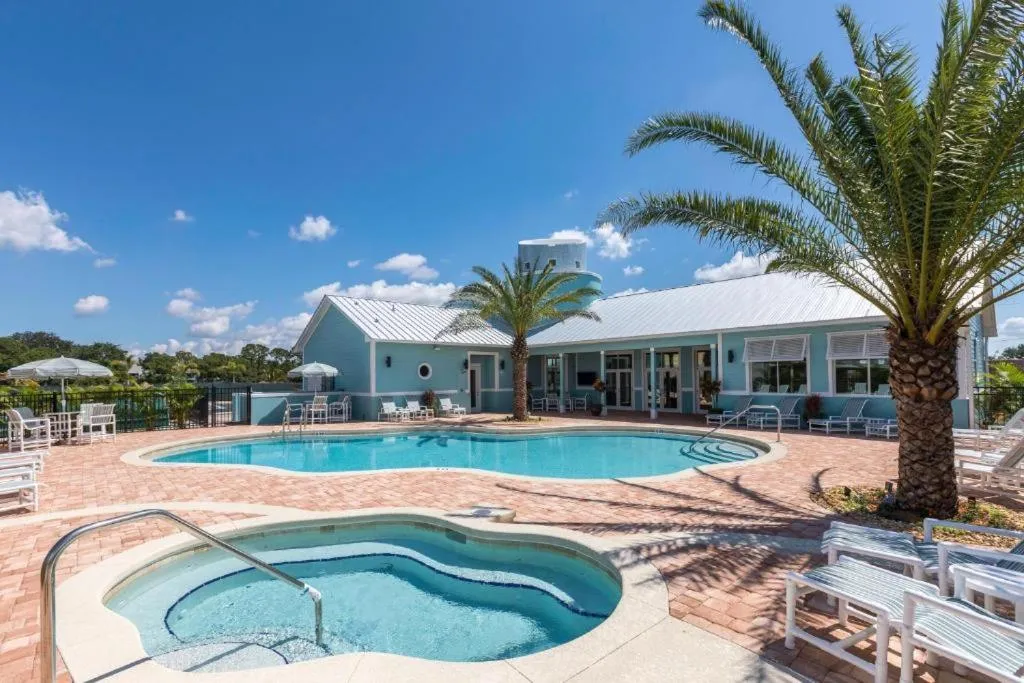 Swimming pool in Dolphins Vacation Rental