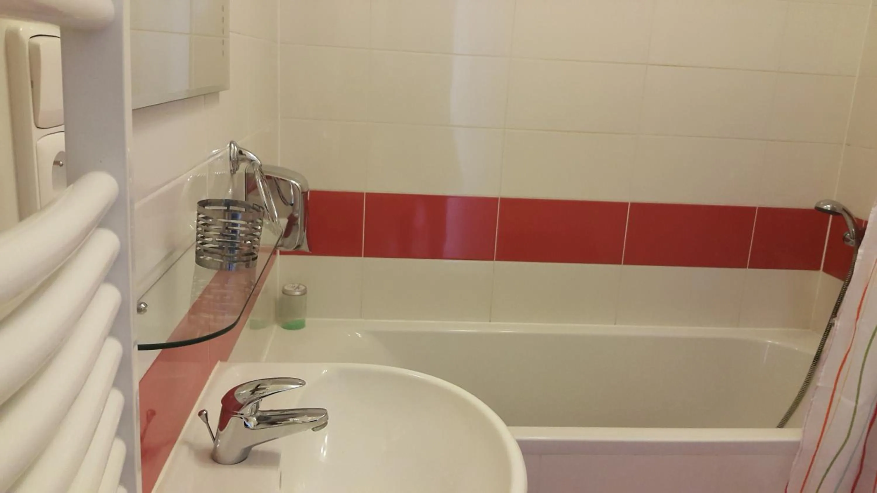 Bathroom in Bastien Studio near Airport