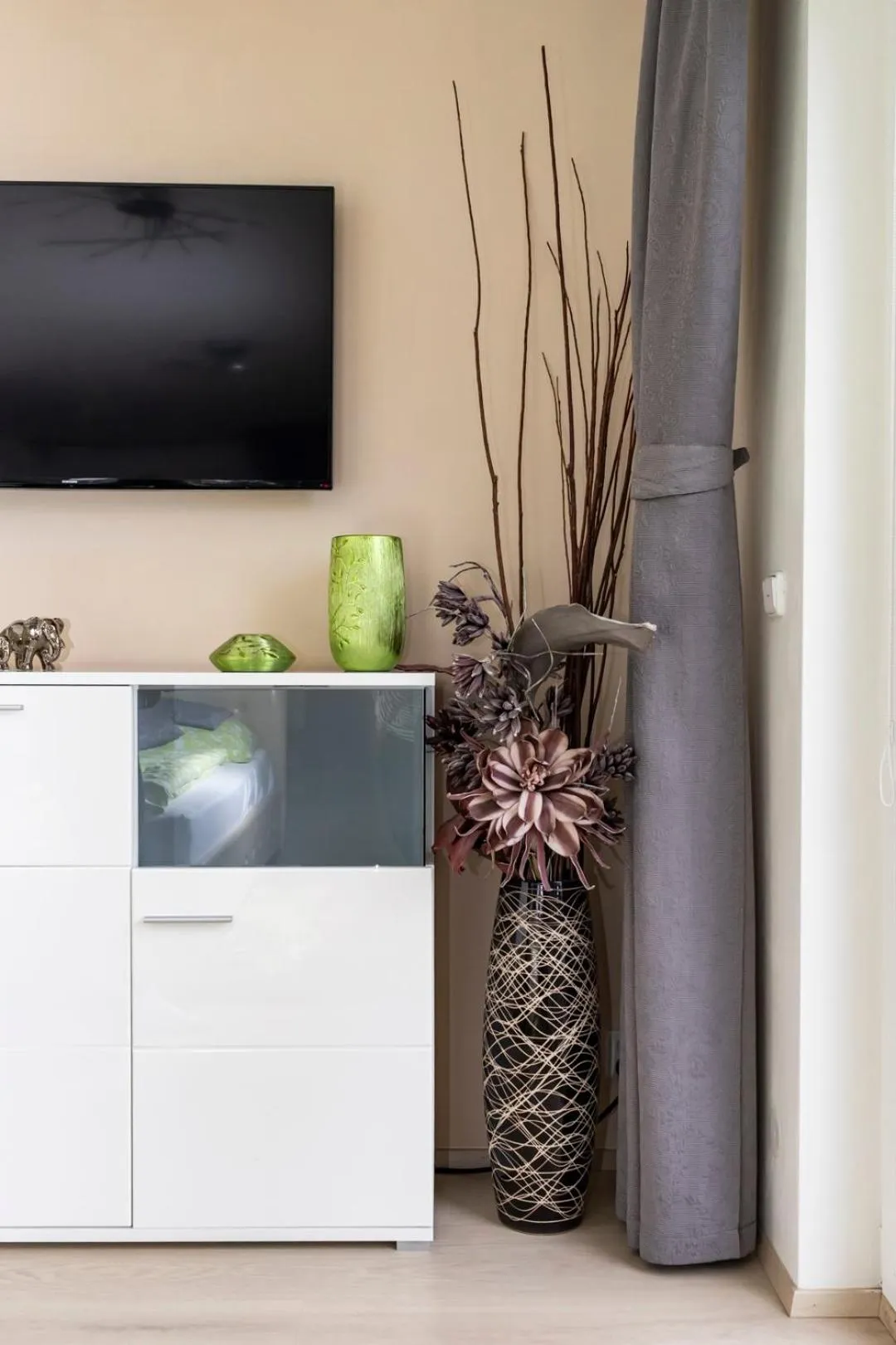 Decorative detail in Bastien Studio near Airport