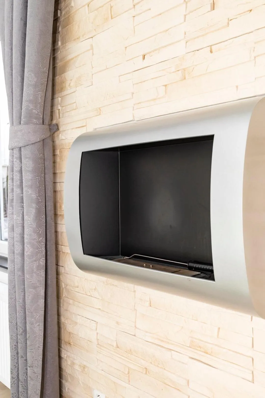 Decorative detail in Bastien Studio near Airport