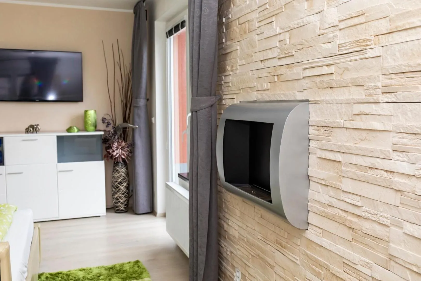 TV and multimedia in Bastien Studio near Airport