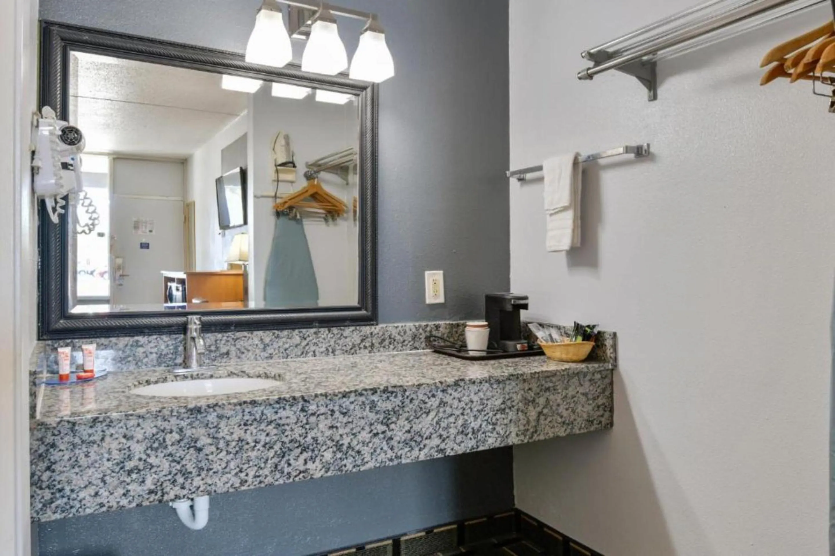 Bathroom in OYO Hotel Lake Park-Valdosta I-75, Exit 5