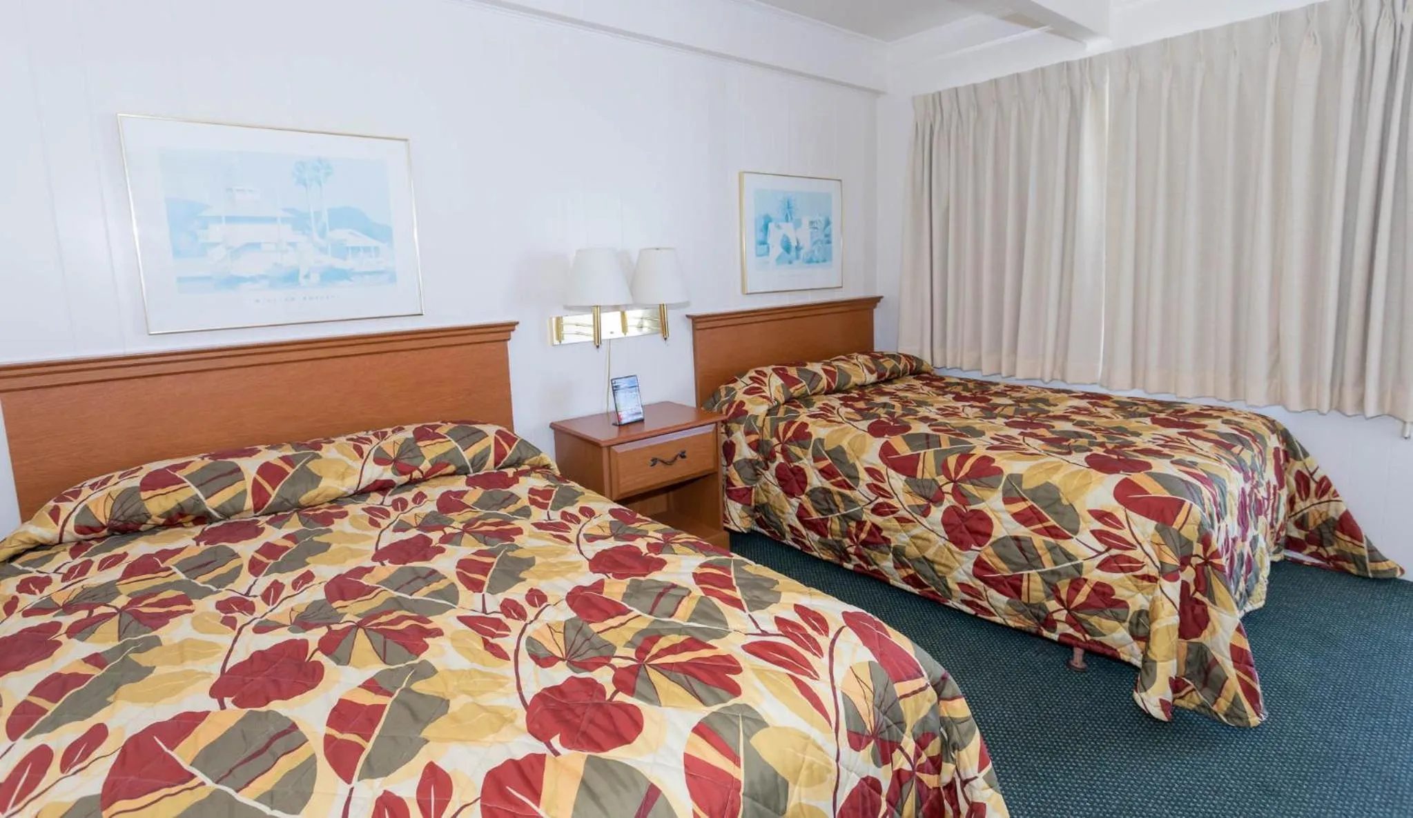 Bed in Fish Tales Boardwalk Inn & Ocean Mecca Motel