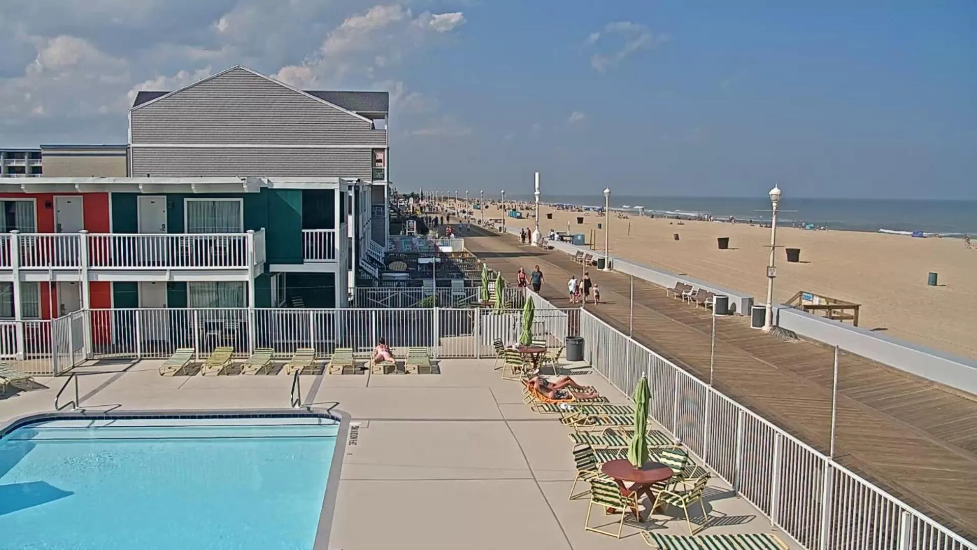 Communal lounge/ TV room in Fish Tales Boardwalk Inn & Ocean Mecca Motel