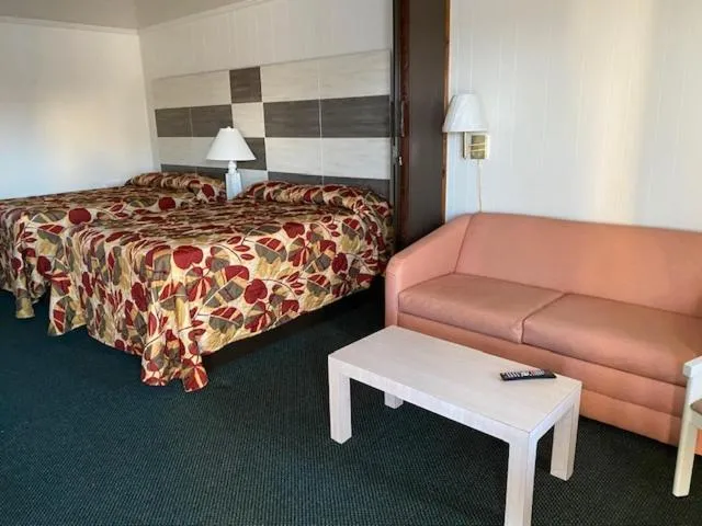 Bed in Fish Tales Boardwalk Inn & Ocean Mecca Motel