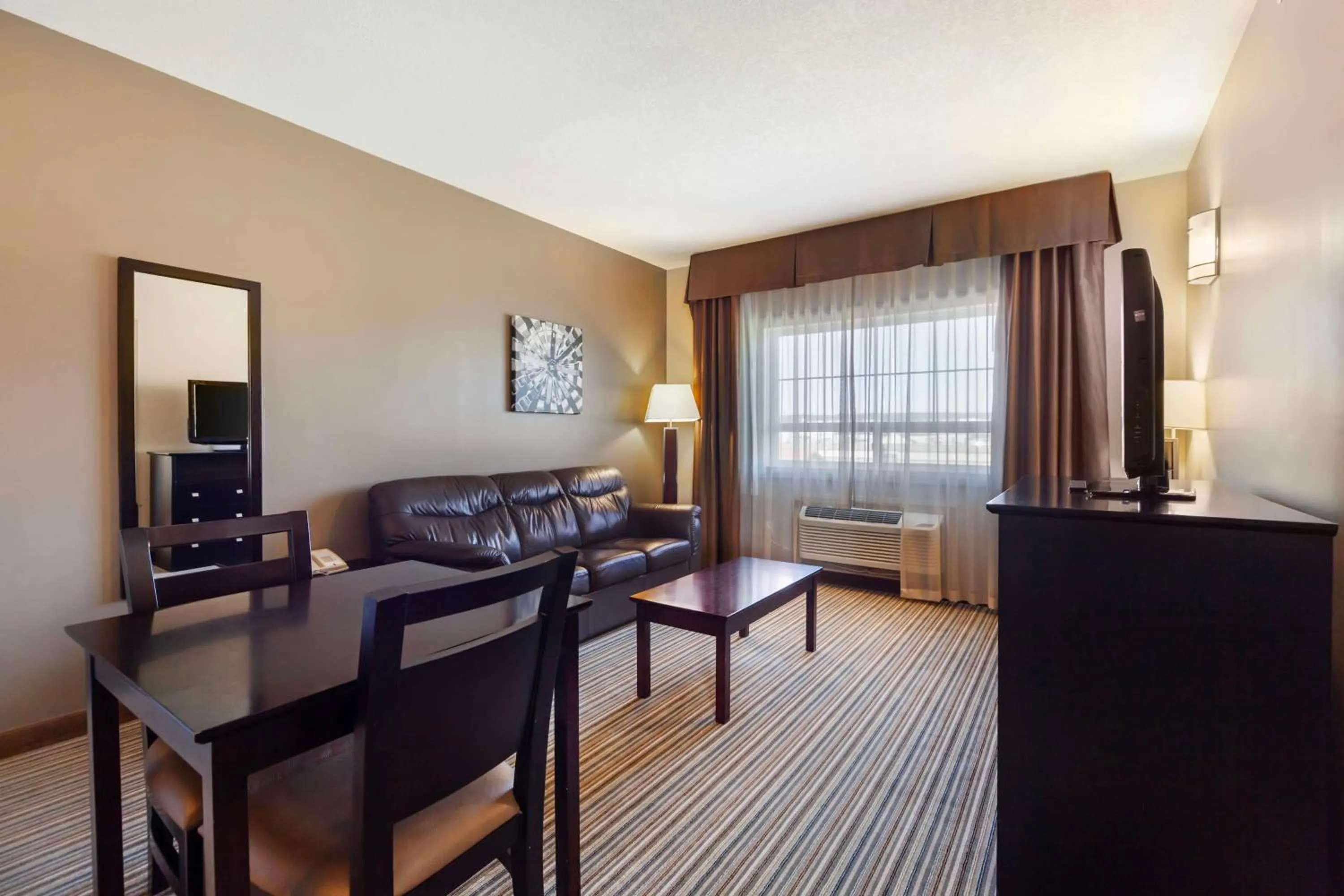 Bedroom in Best Western Plus Peace River Hotel & Suites