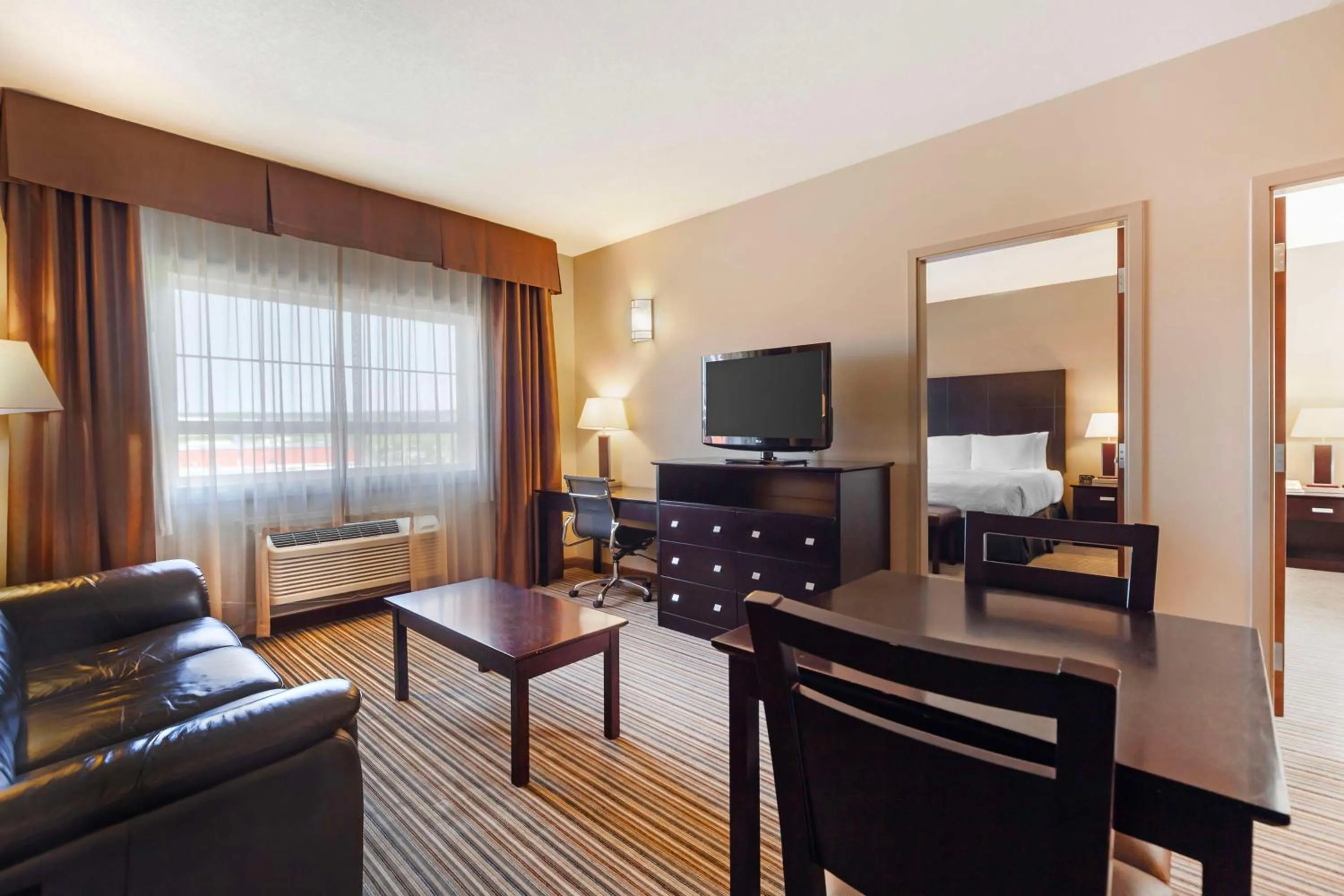 Bedroom in Best Western Plus Peace River Hotel & Suites